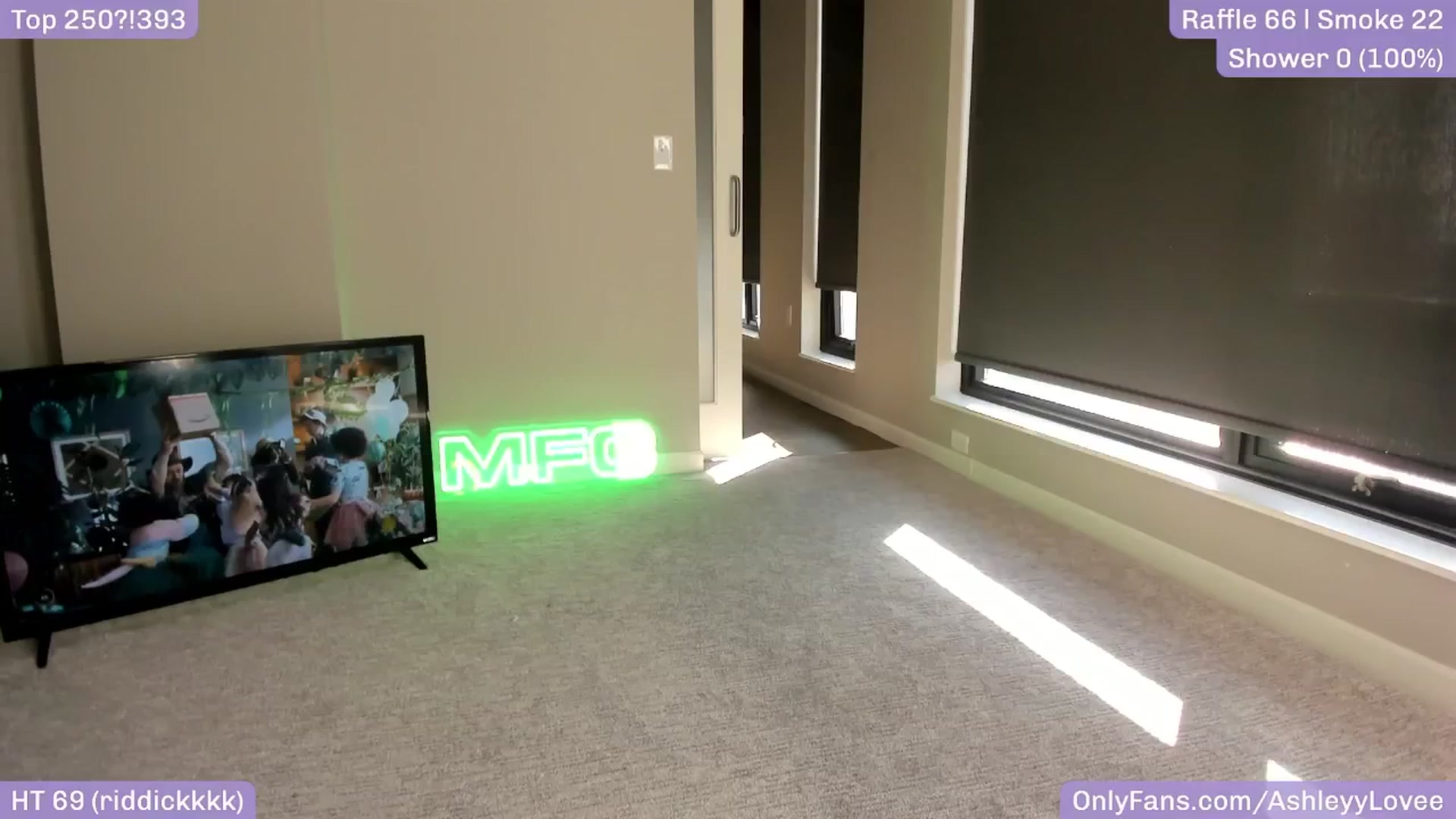 Gallery image thumbnail from AshleyyLovee's myfreecams stream on, 04/09/2025, 24:03 image 5 of 20