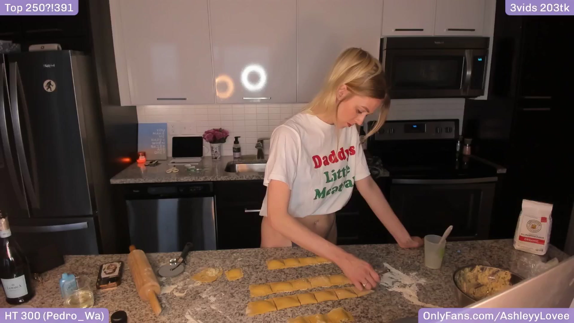 Gallery image thumbnail from AshleyyLovee's myfreecams stream on, 04/15/2025, 24:05 image 16 of 20