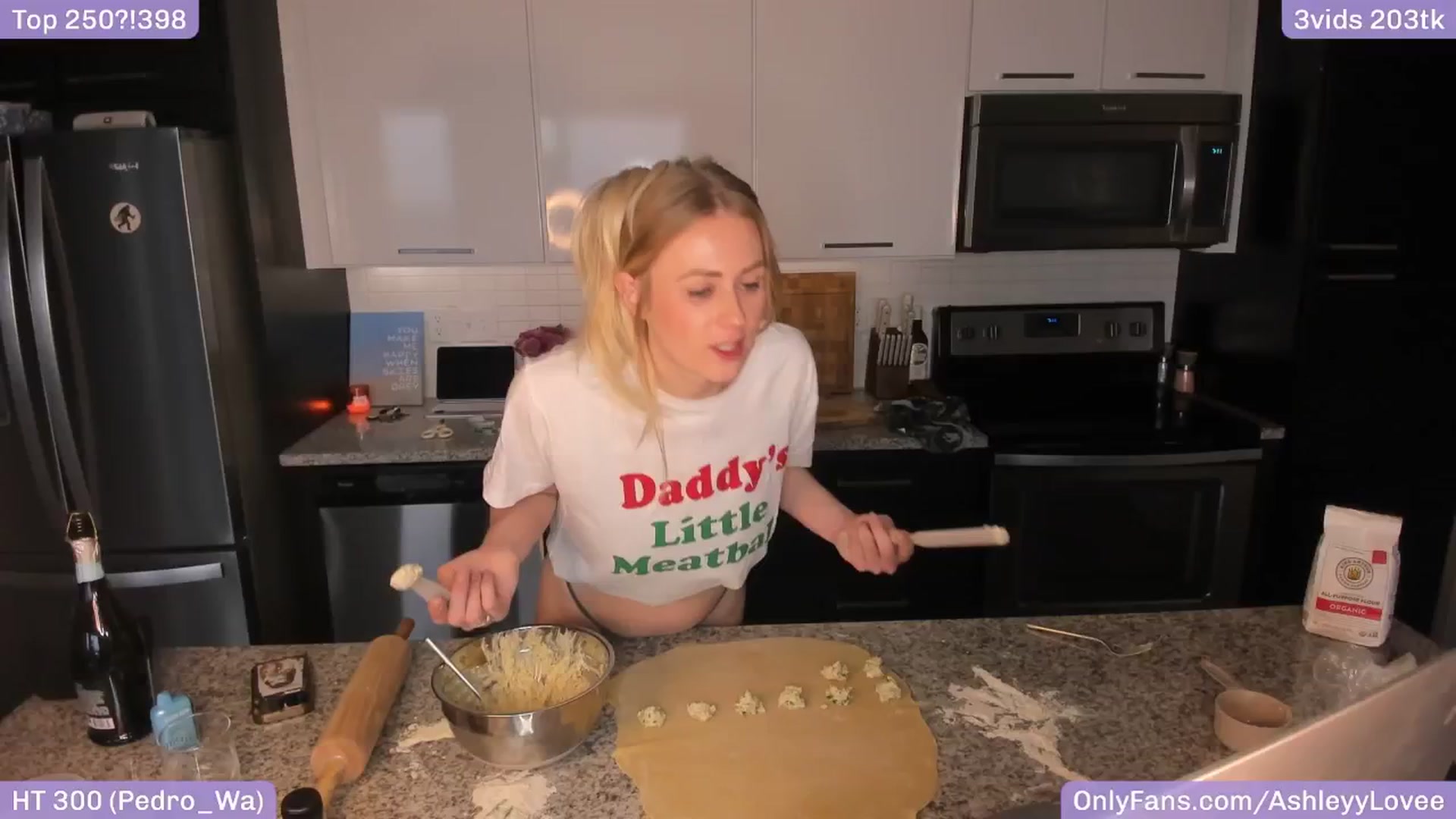 Gallery image thumbnail from AshleyyLovee's myfreecams stream on, 04/15/2025, 01:19 image 4 of 20