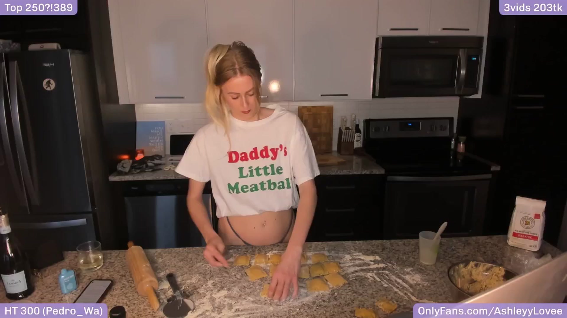Gallery image thumbnail from AshleyyLovee's myfreecams stream on, 04/15/2025, 01:19 image 11 of 20