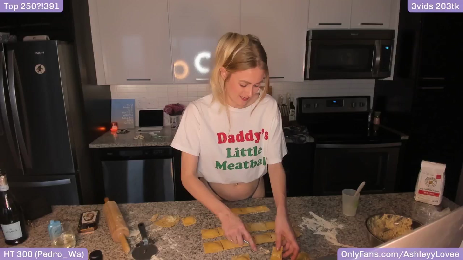 Gallery image thumbnail from AshleyyLovee's myfreecams stream on, 04/15/2025, 01:19 image 9 of 20