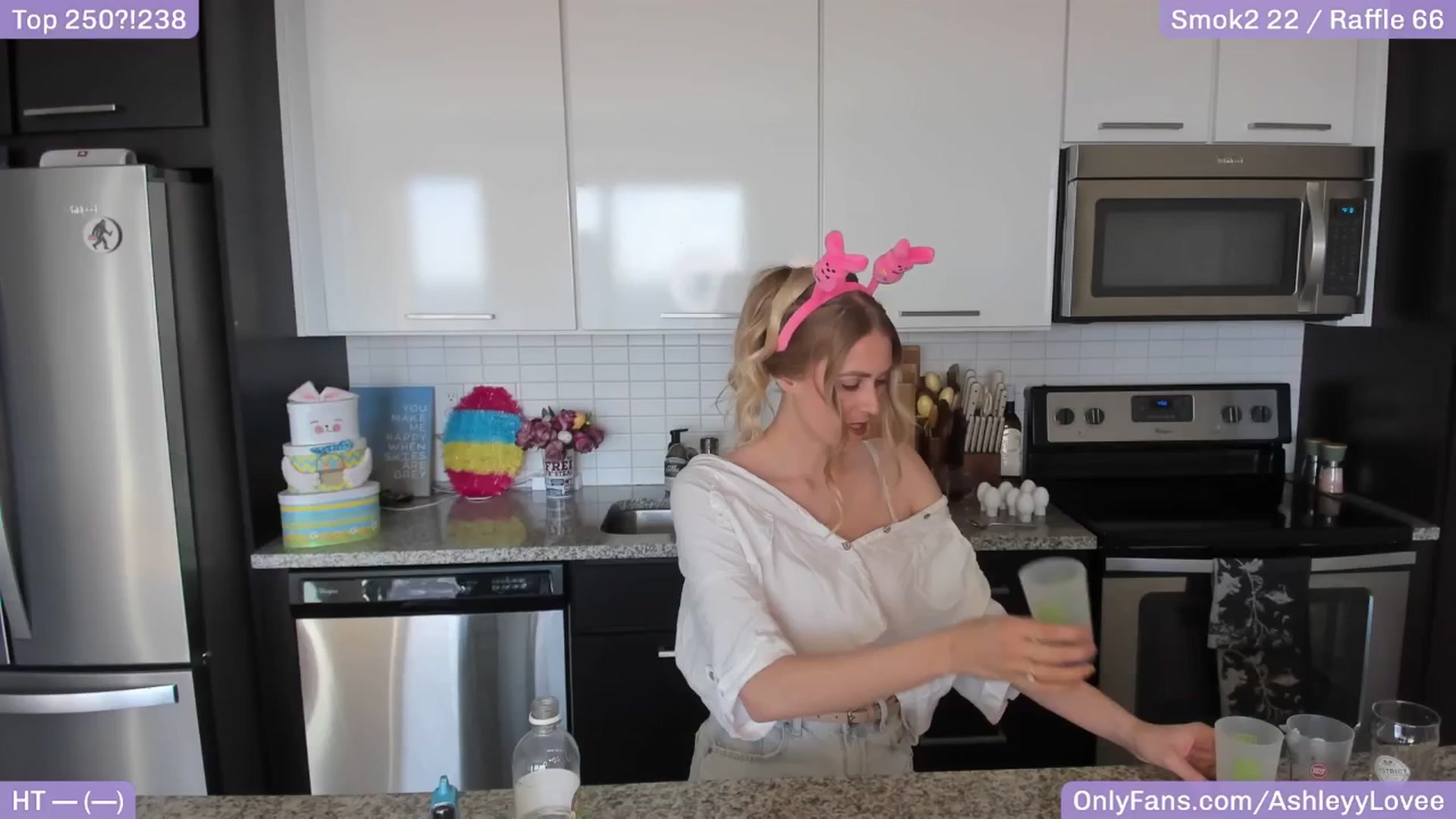 Gallery image thumbnail from AshleyyLovee's myfreecams stream on, 04/19/2025, 22:05 image 11 of 20