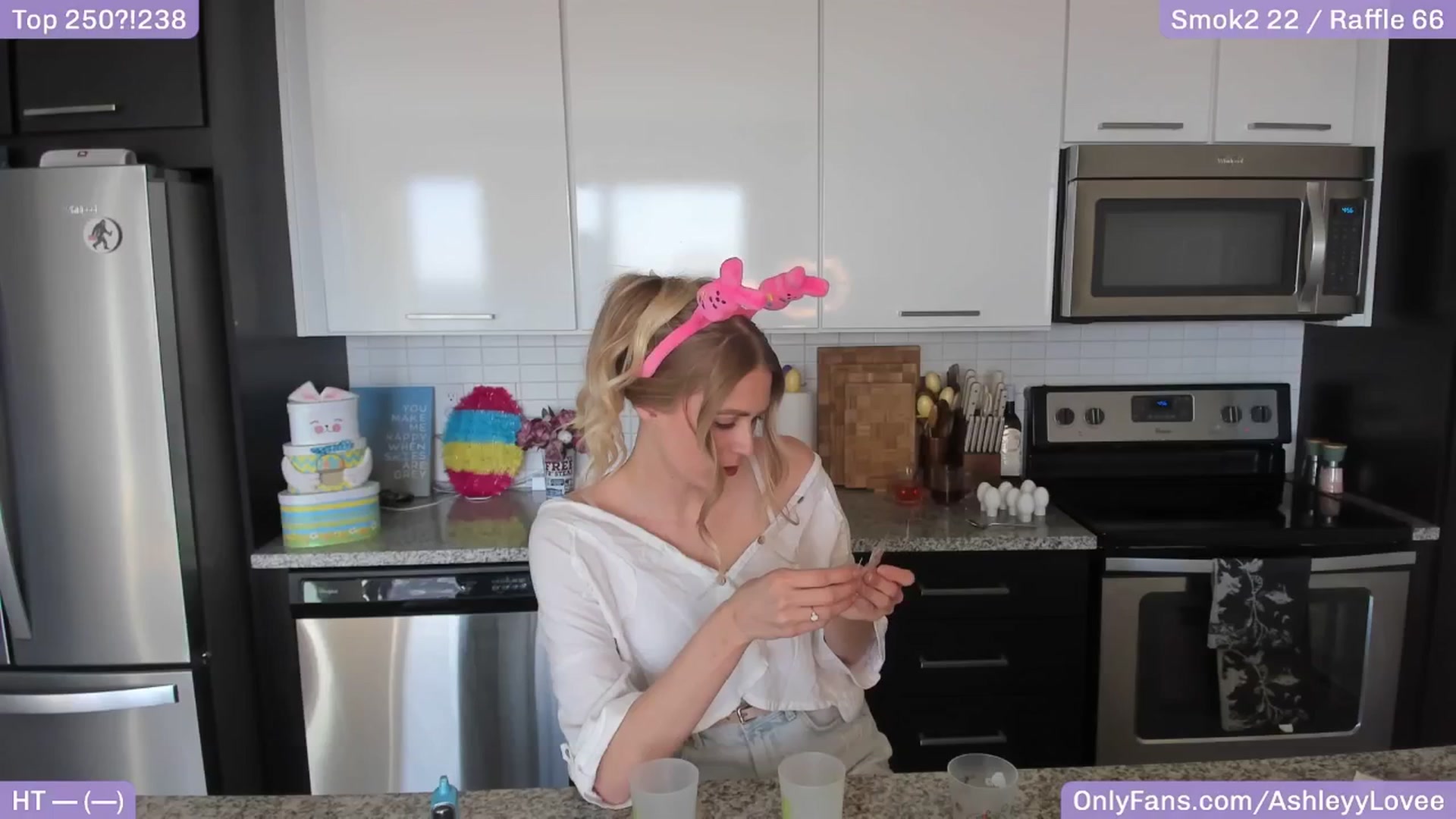 Gallery image thumbnail from AshleyyLovee's myfreecams stream on, 04/19/2025, 22:05 image 6 of 20