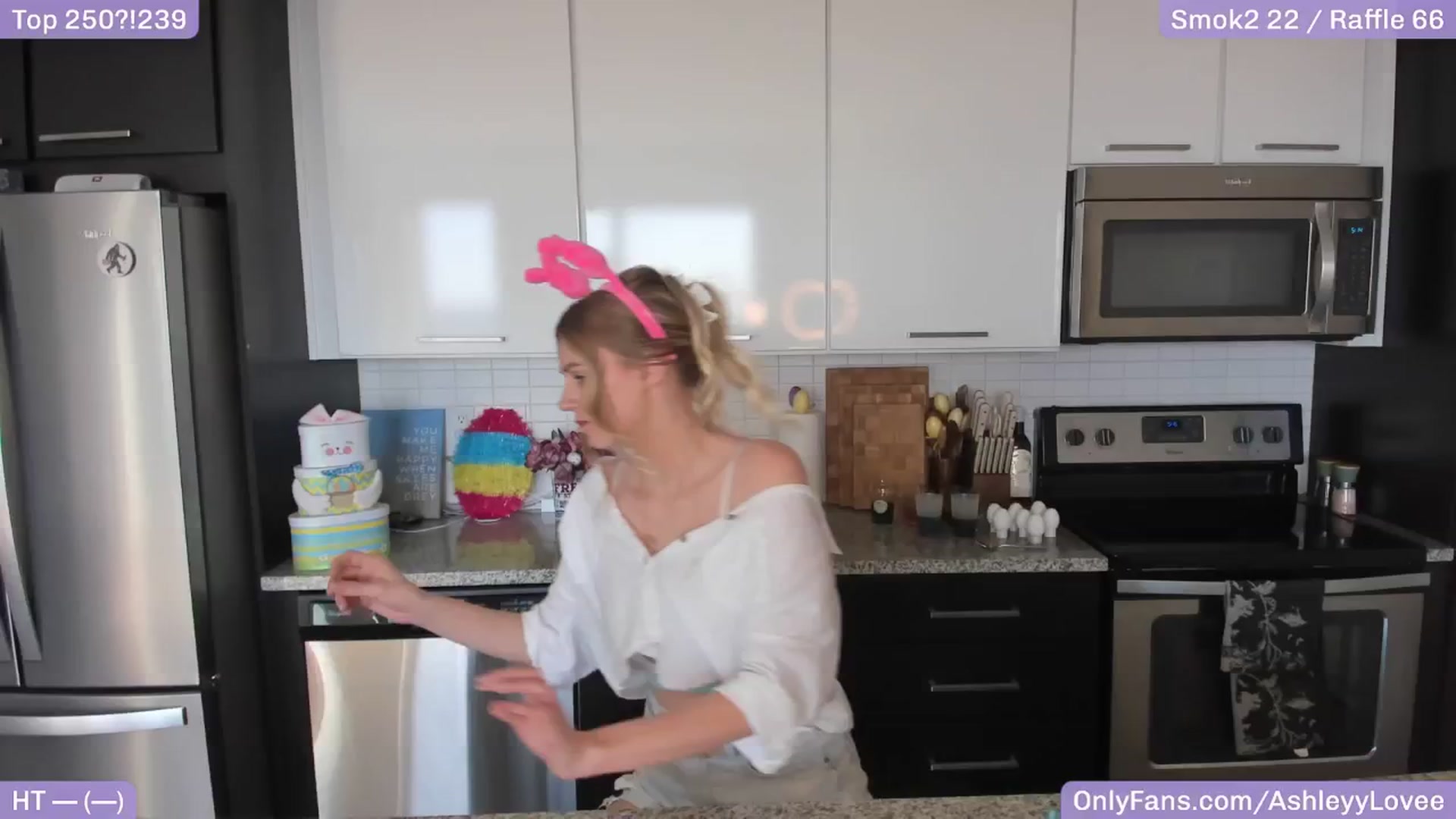 Gallery image thumbnail from AshleyyLovee's myfreecams stream on, 04/20/2025, 24:04 image 2 of 20