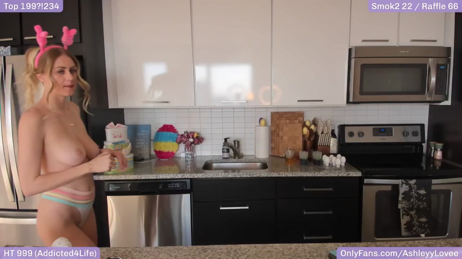 Gallery image thumbnail from AshleyyLovee's myfreecams stream on, 04/20/2025, 24:04 image 15 of 20