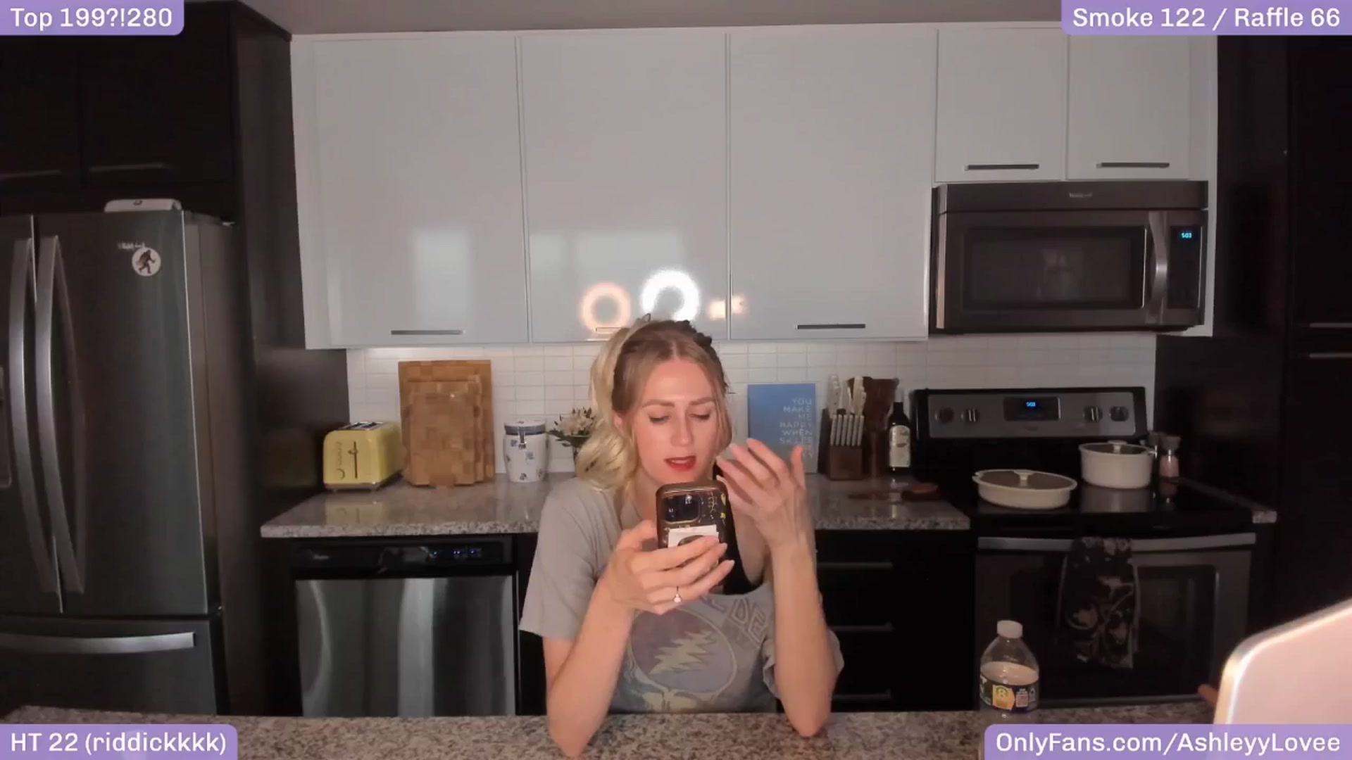 Gallery image thumbnail from AshleyyLovee's myfreecams stream on, 04/29/2025, 24:10 image 2 of 20
