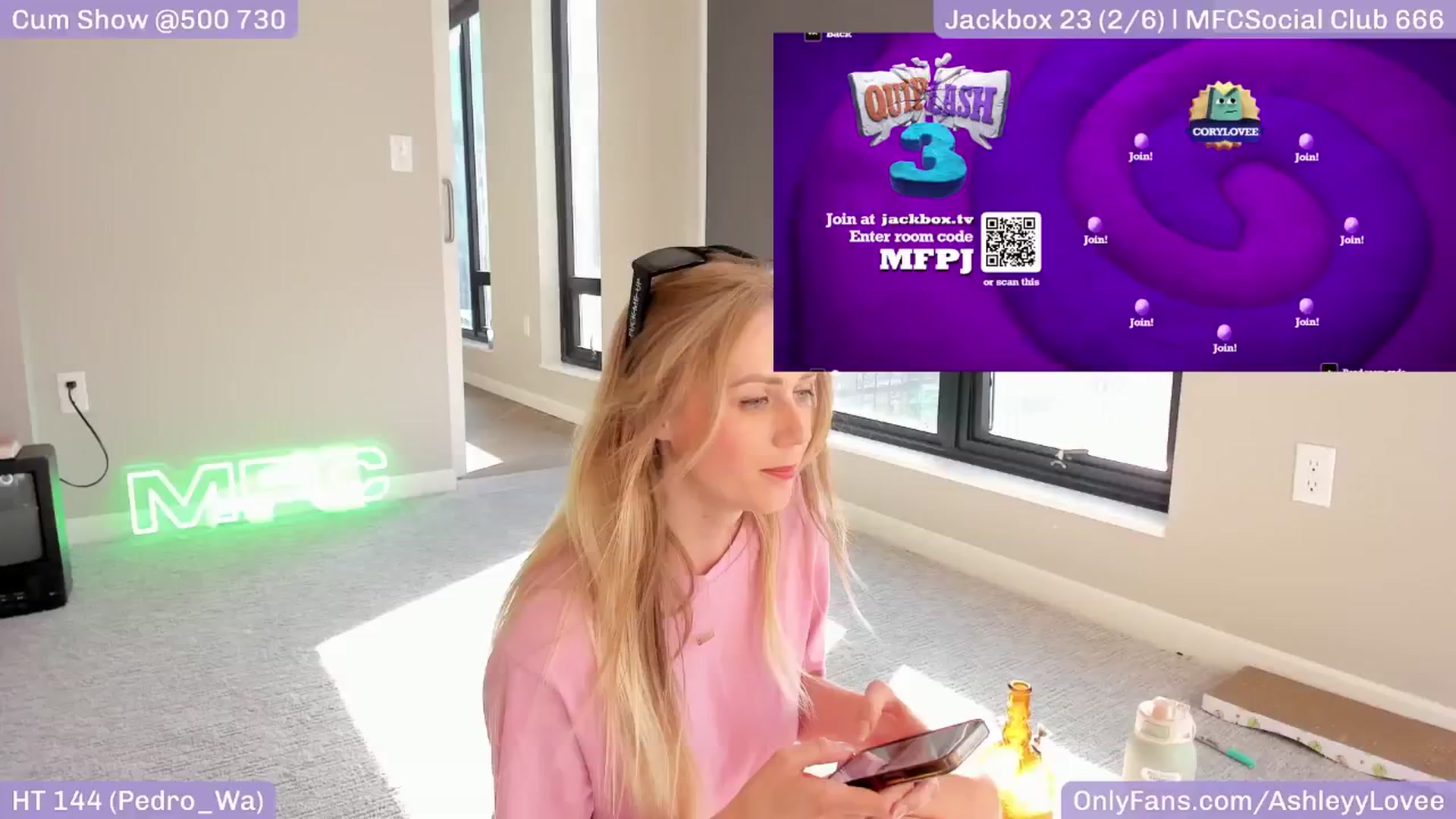 Gallery image thumbnail from AshleyyLovee's myfreecams stream on, 05/13/2025, 24:14 image 14 of 20