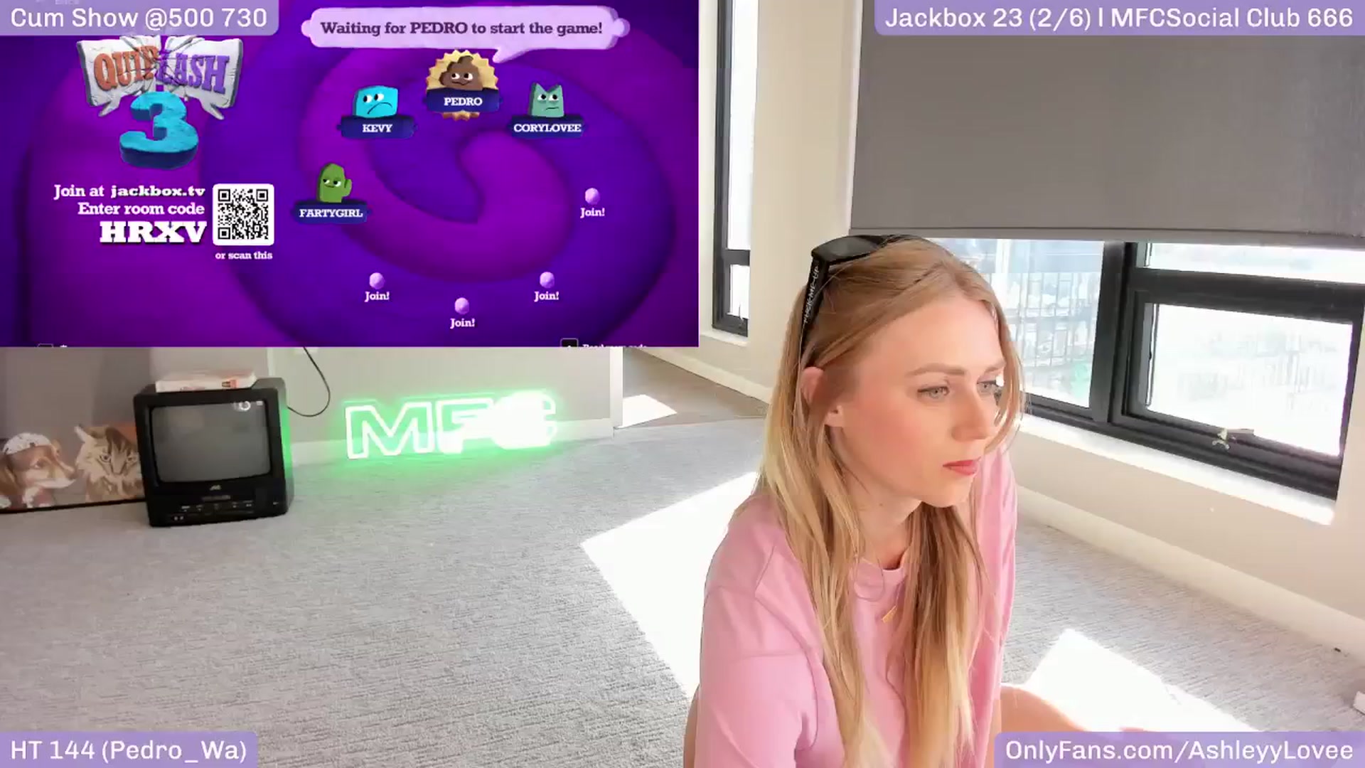 Gallery image thumbnail from AshleyyLovee's myfreecams stream on, 05/13/2025, 24:14 image 12 of 20