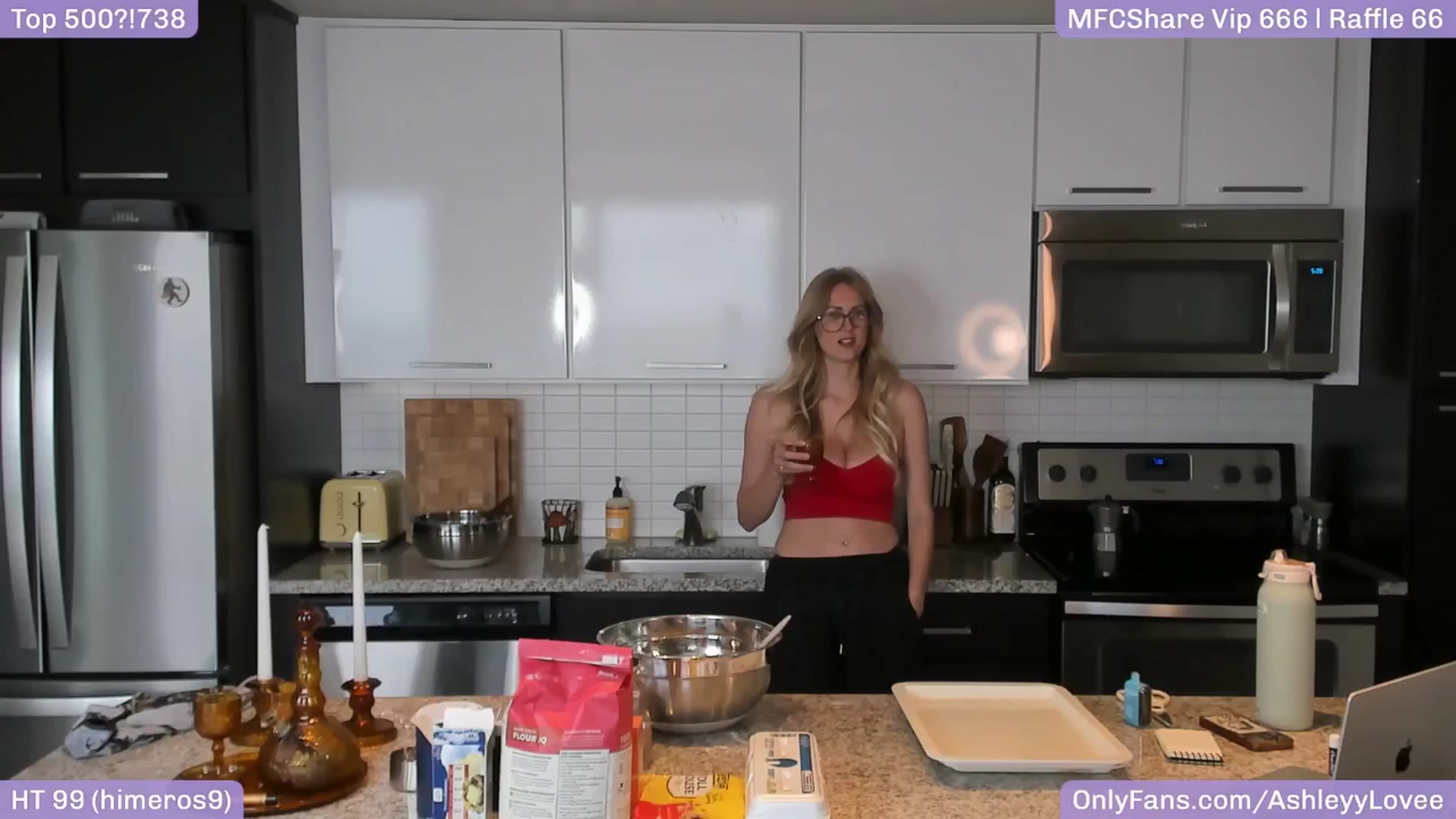 Gallery image thumbnail from AshleyyLovee's myfreecams stream on, 05/16/2025, 24:40 image 7 of 20