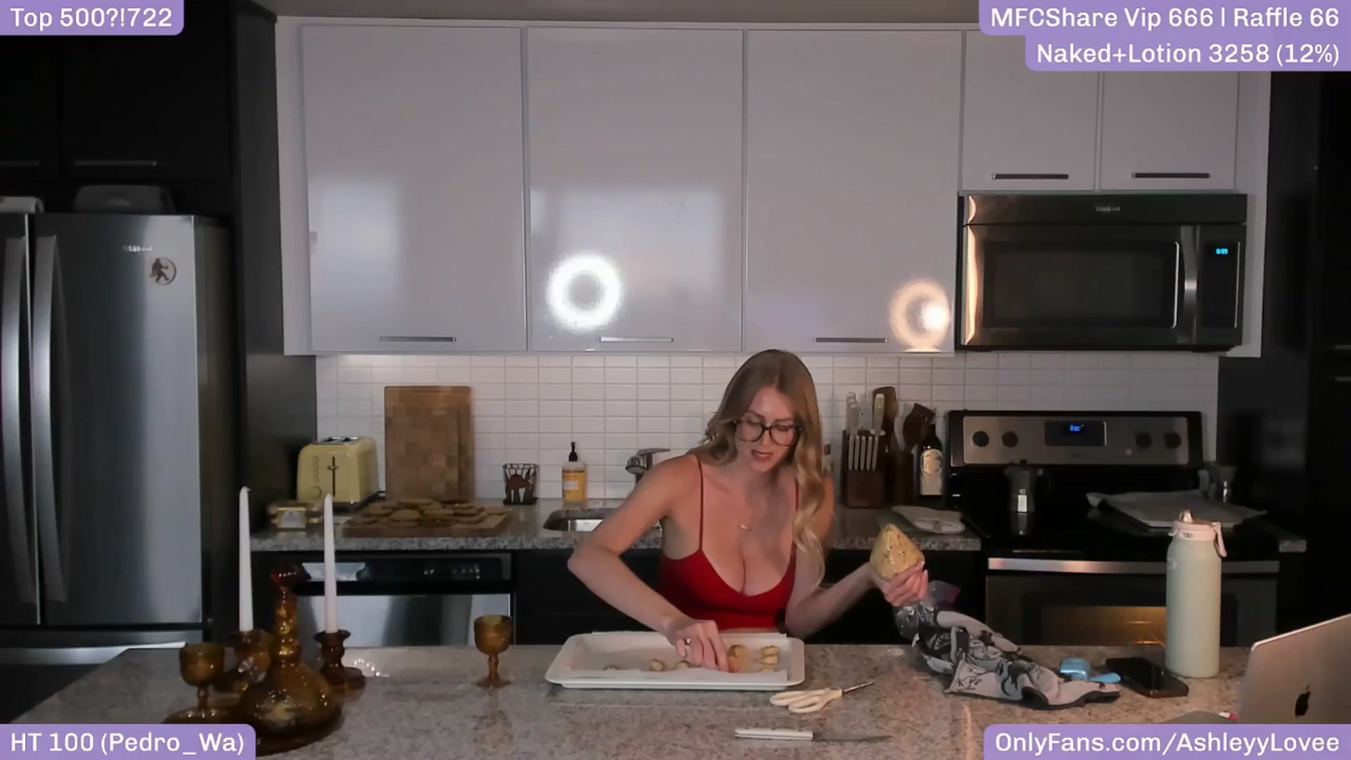 Gallery image thumbnail from AshleyyLovee's myfreecams stream on, 05/16/2025, 24:40 image 15 of 20
