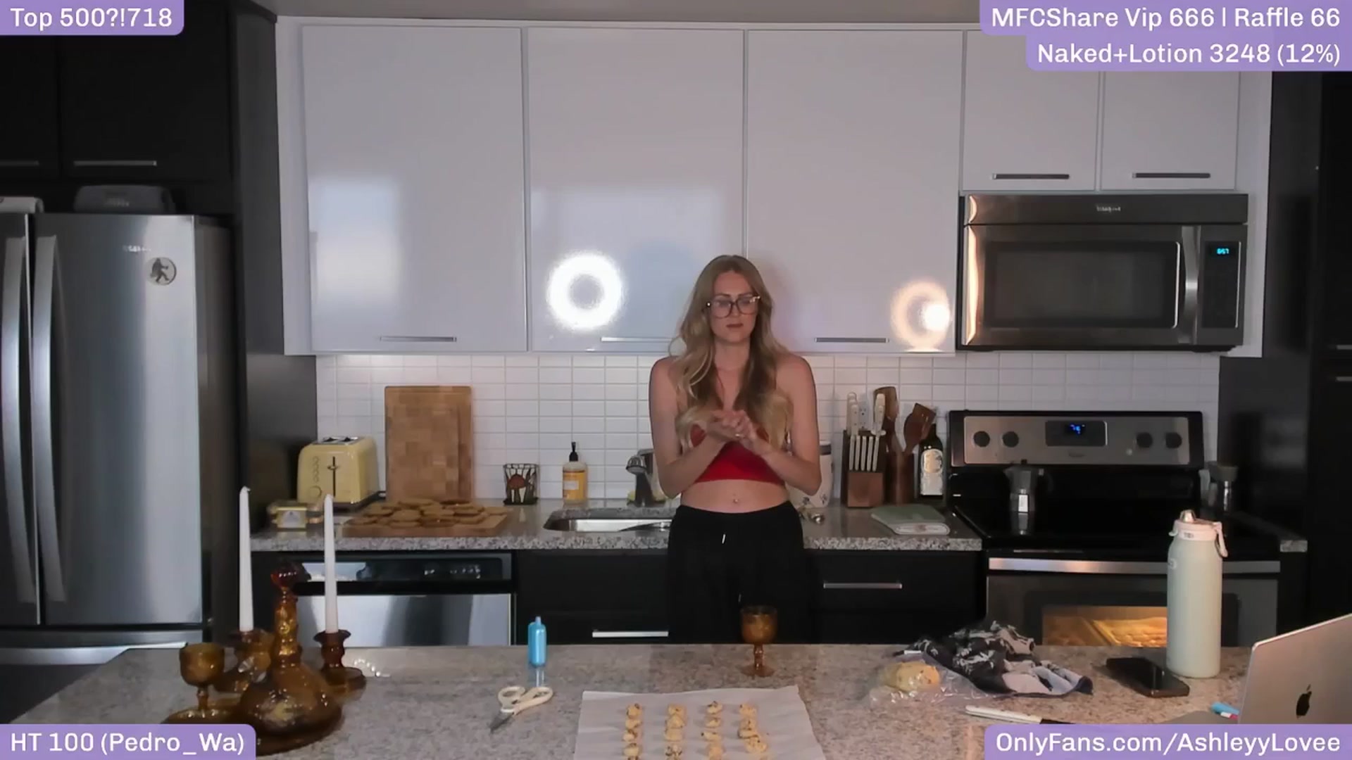 Gallery image thumbnail from AshleyyLovee's myfreecams stream on, 05/16/2025, 24:40 image 17 of 20