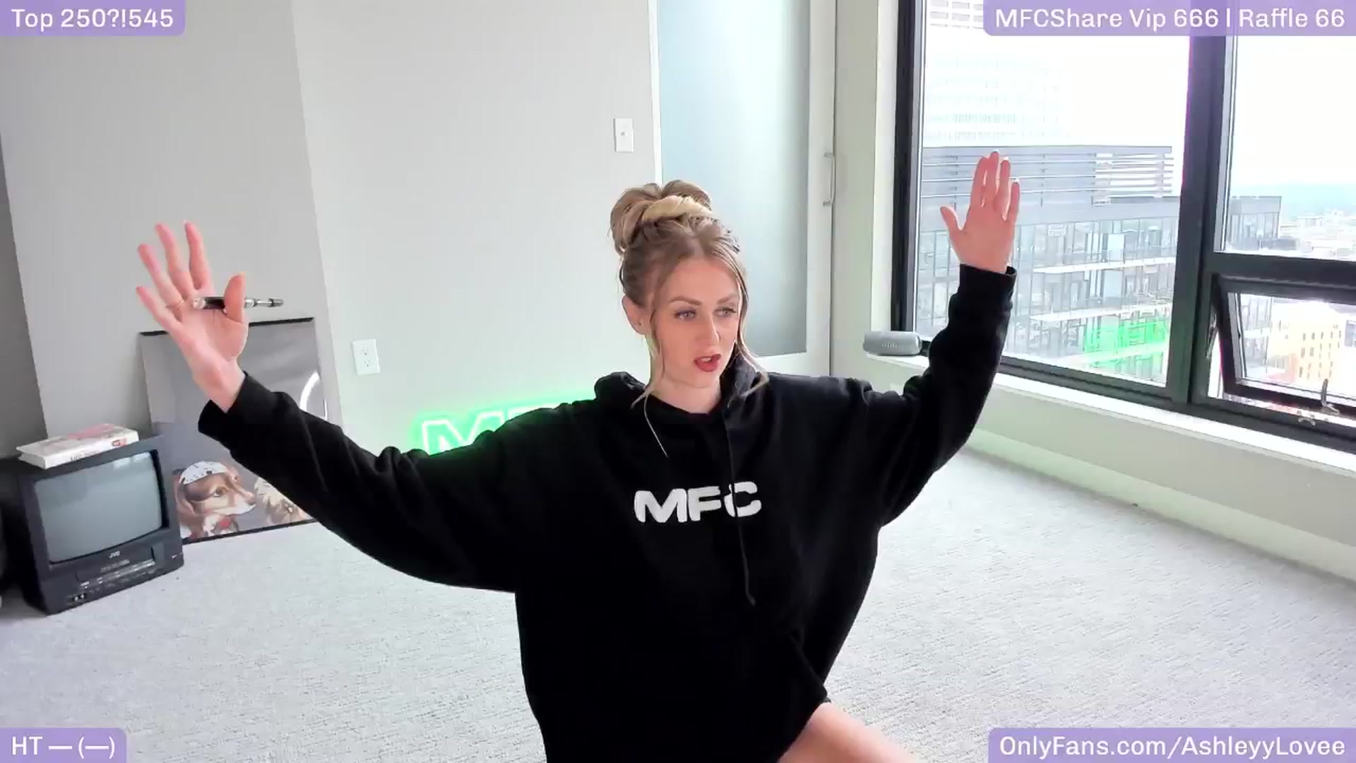 Gallery image thumbnail from AshleyyLovee's myfreecams stream on, 05/18/2025, 01:15 image 1 of 20
