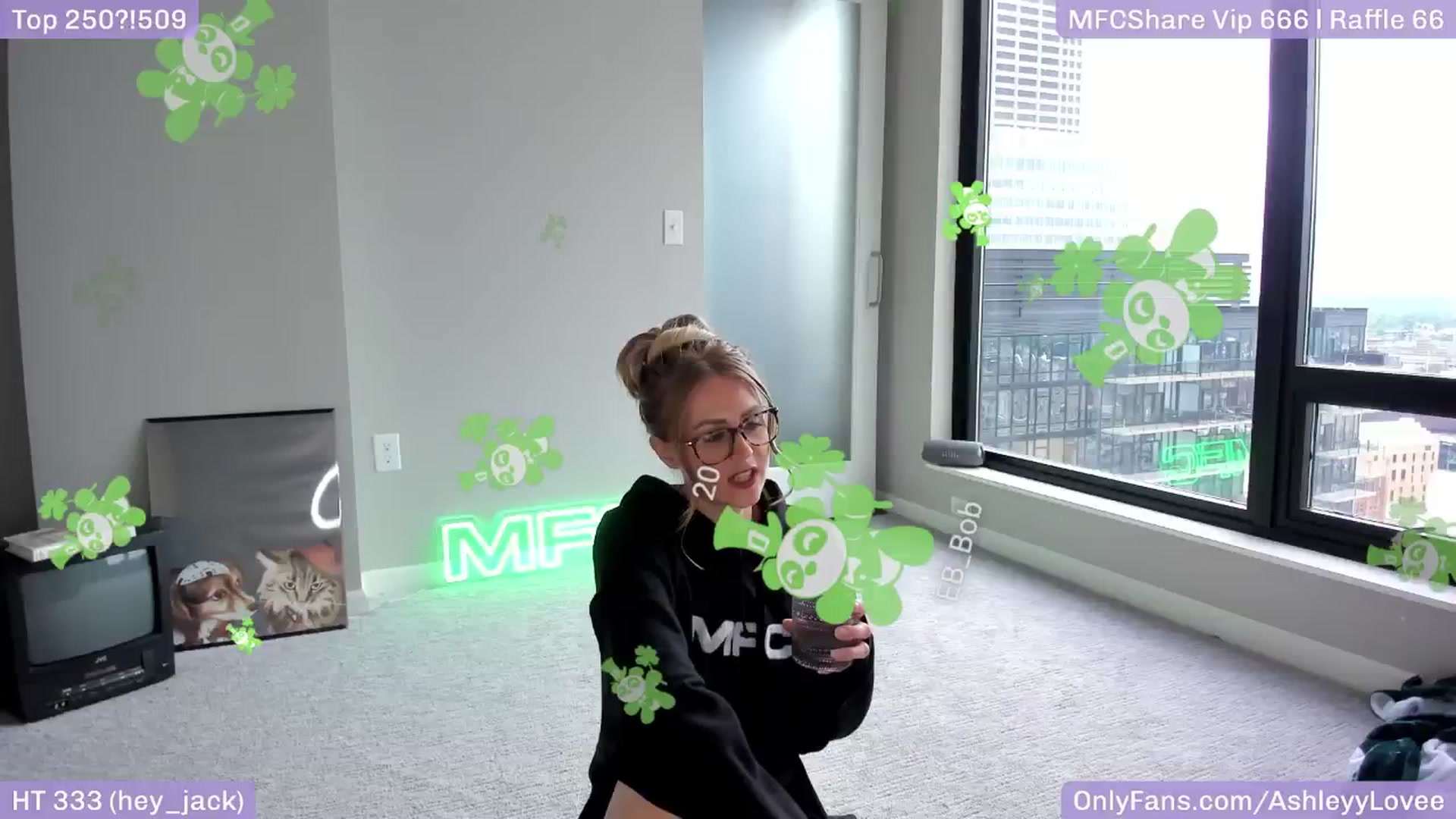 Gallery image thumbnail from AshleyyLovee's myfreecams stream on, 05/18/2025, 01:15 image 5 of 20