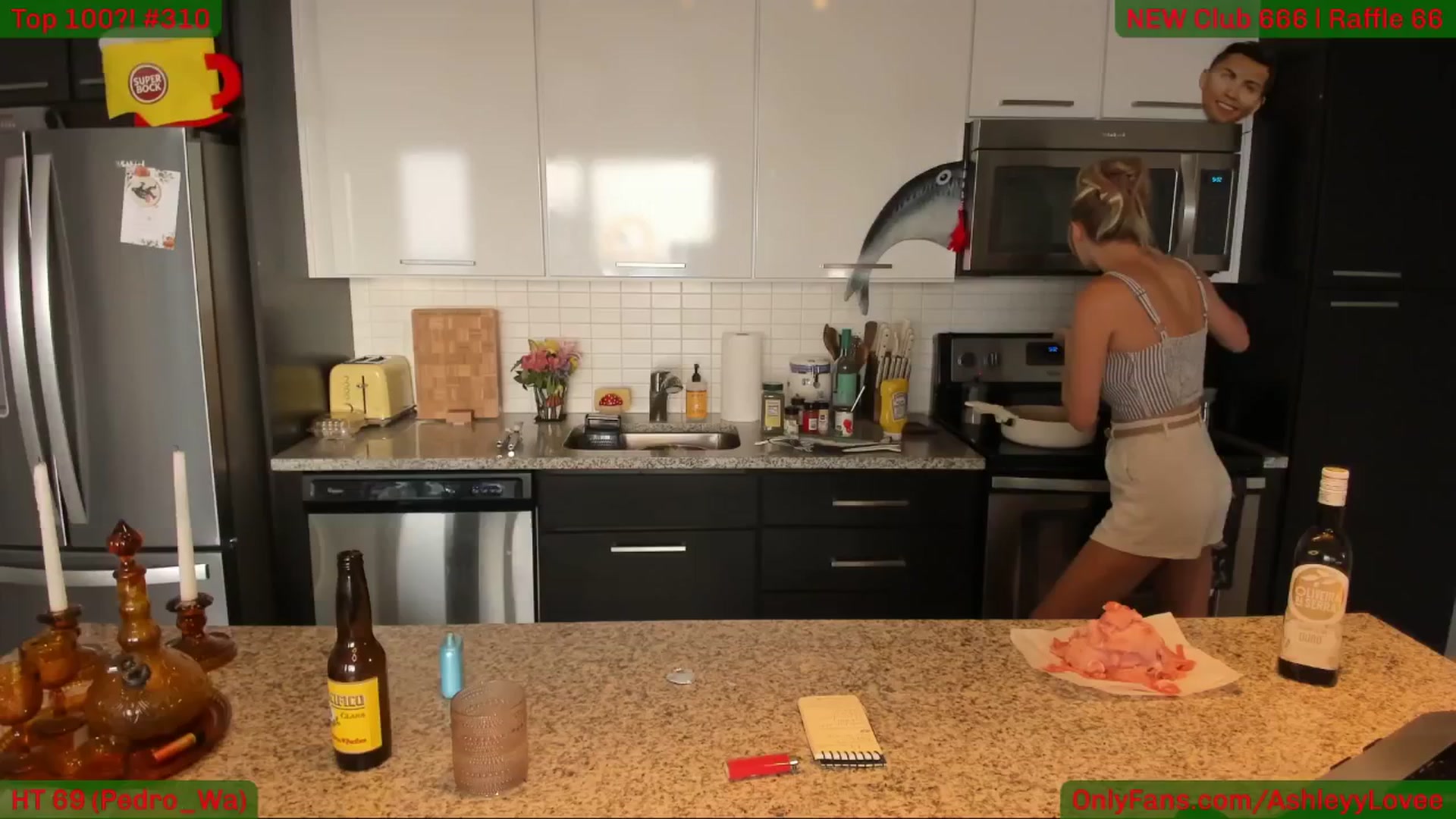 Gallery image thumbnail from AshleyyLovee's myfreecams stream on, 06/10/2025, 24:21 image 9 of 20