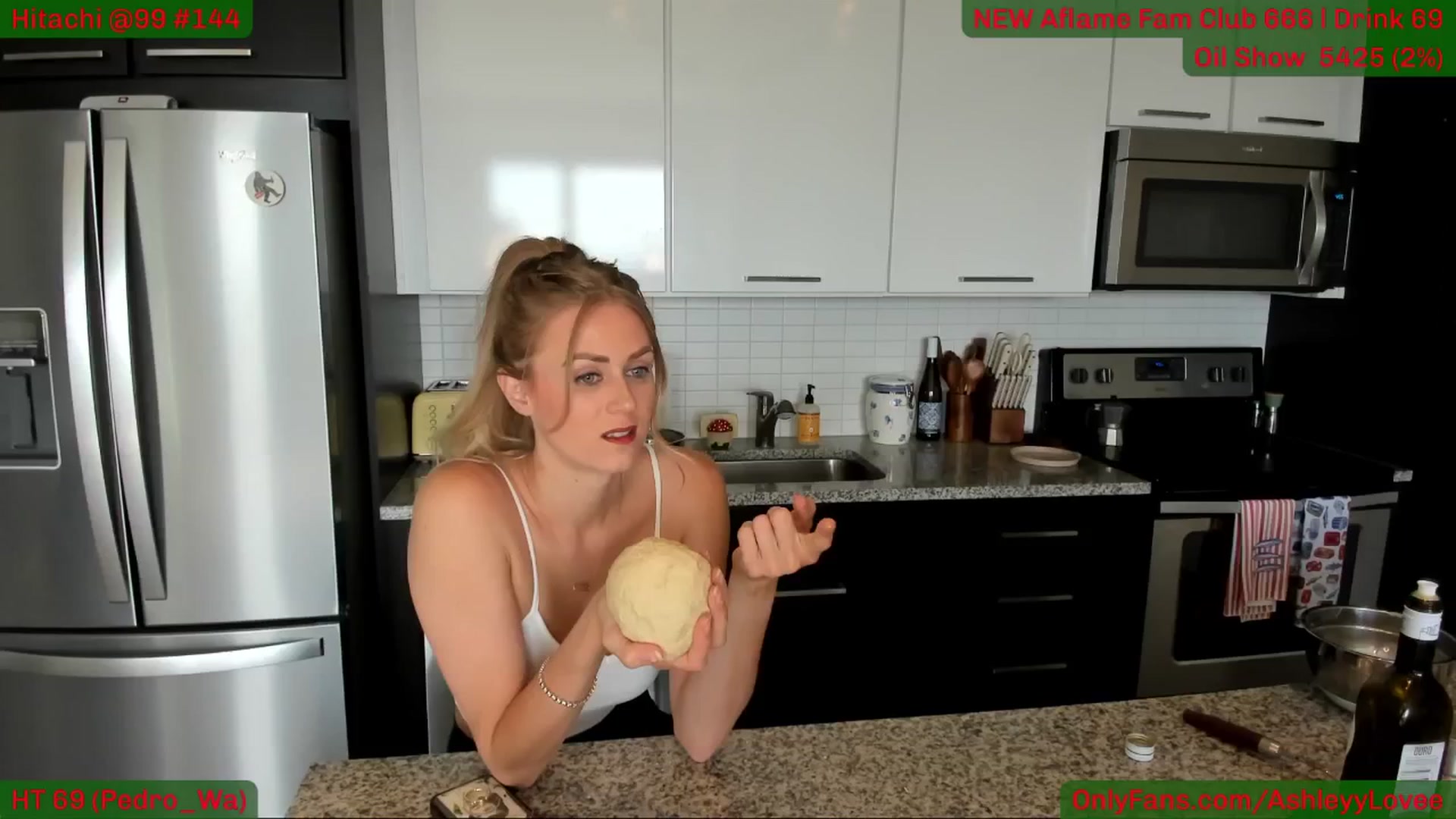 Gallery image thumbnail from AshleyyLovee's myfreecams stream on, 06/17/2025, 24:51 image 5 of 20