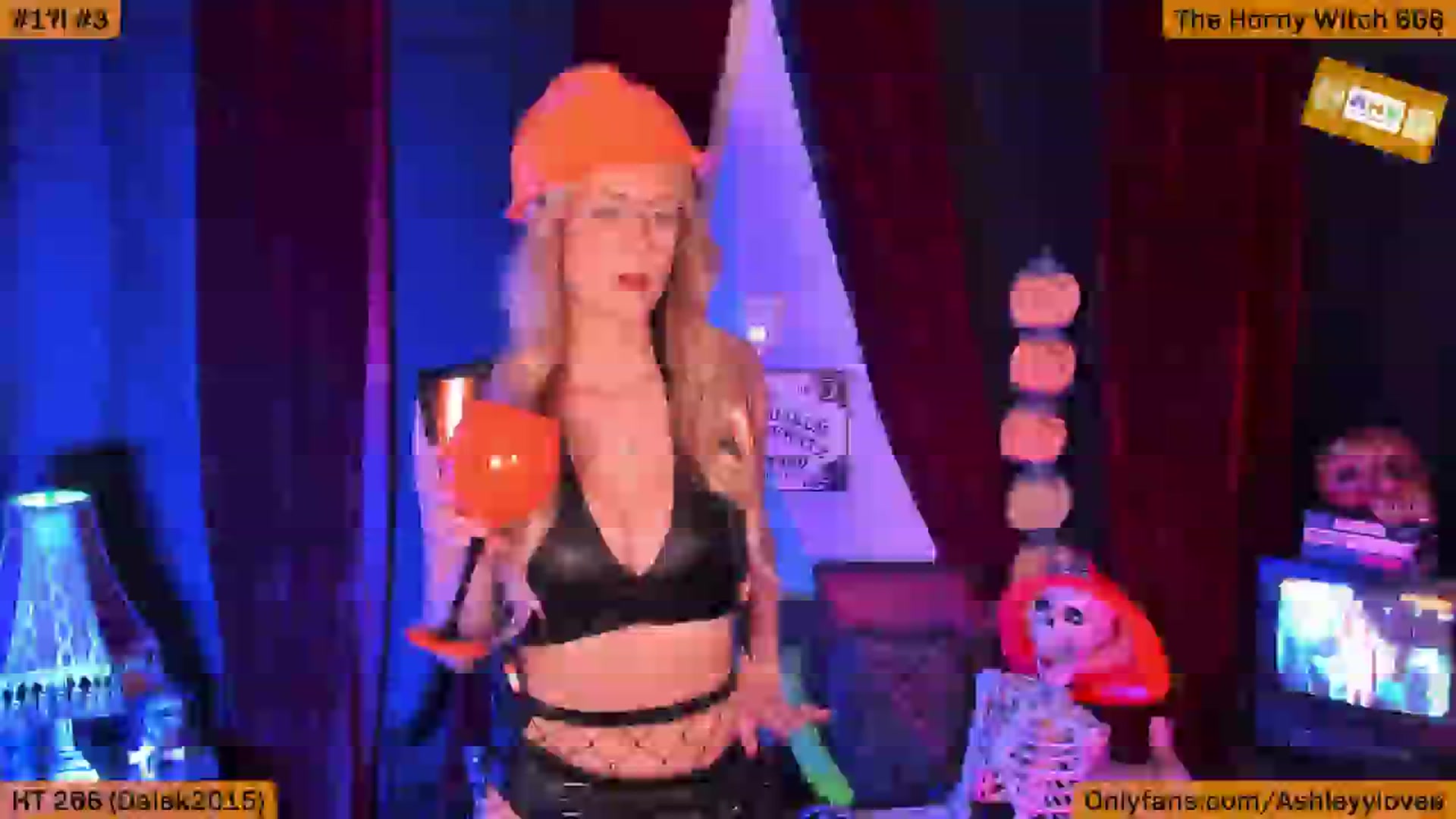 Gallery image thumbnail from AshleyyLovee's myfreecams stream on, 10/03/2025, 01:00 image 3 of 20