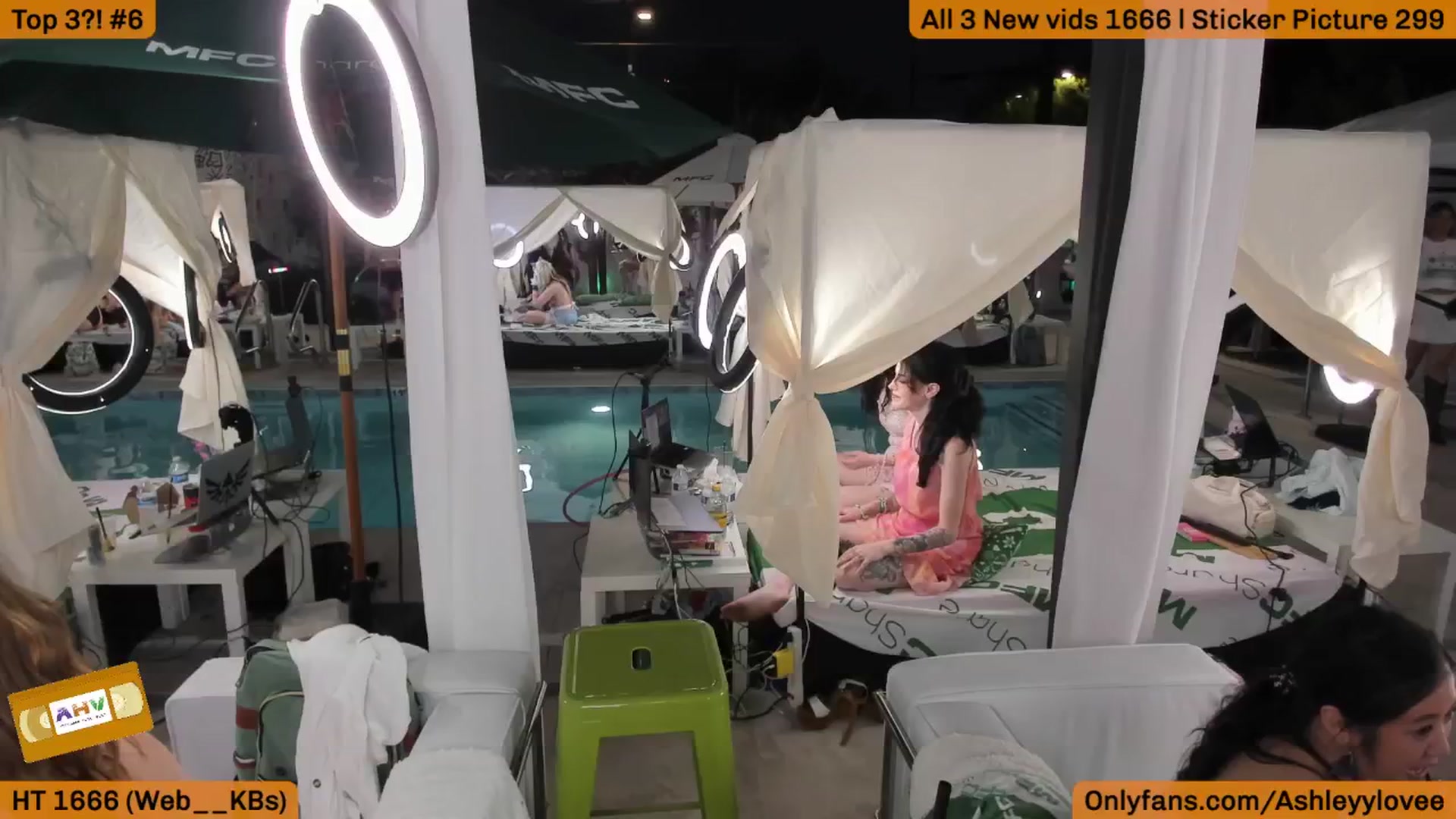 Gallery image thumbnail from AshleyyLovee's myfreecams stream on, 10/09/2025, 02:55 image 1 of 20