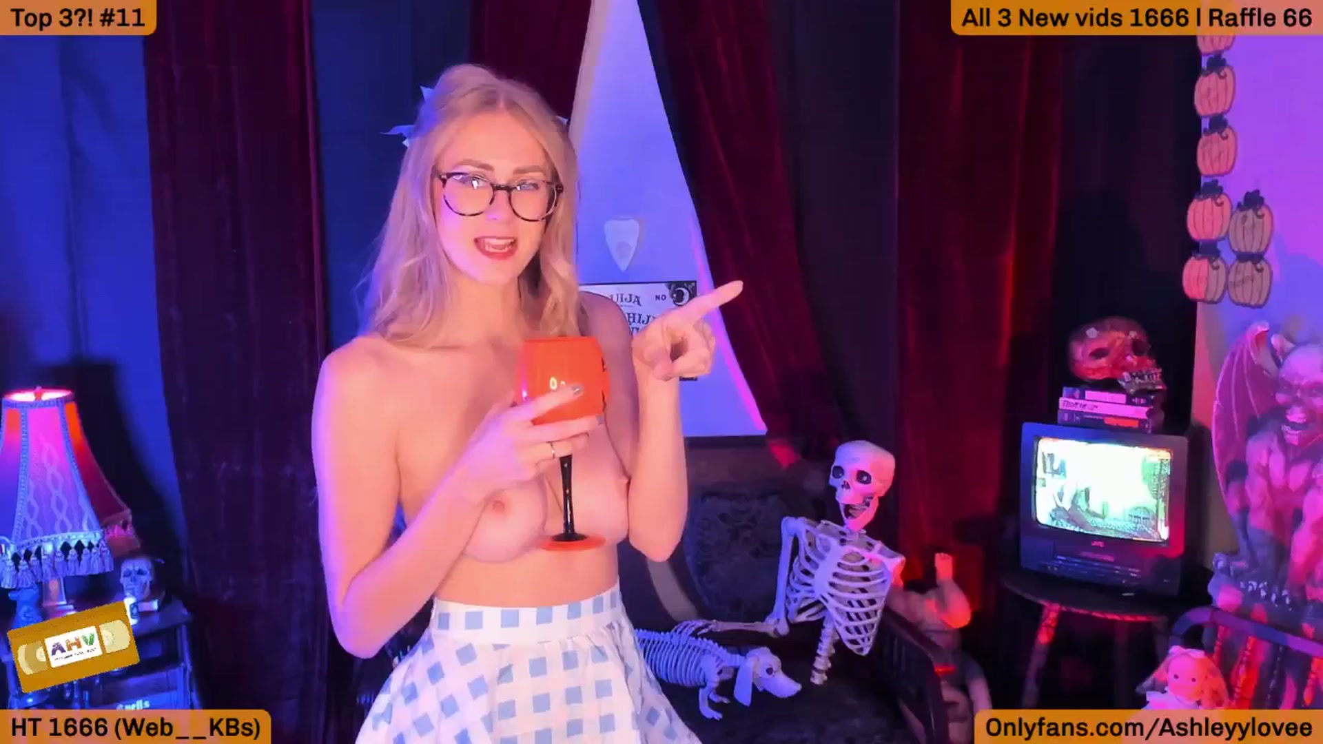 Gallery image thumbnail from AshleyyLovee's myfreecams stream on, 10/12/2025, 24:37 image 7 of 20