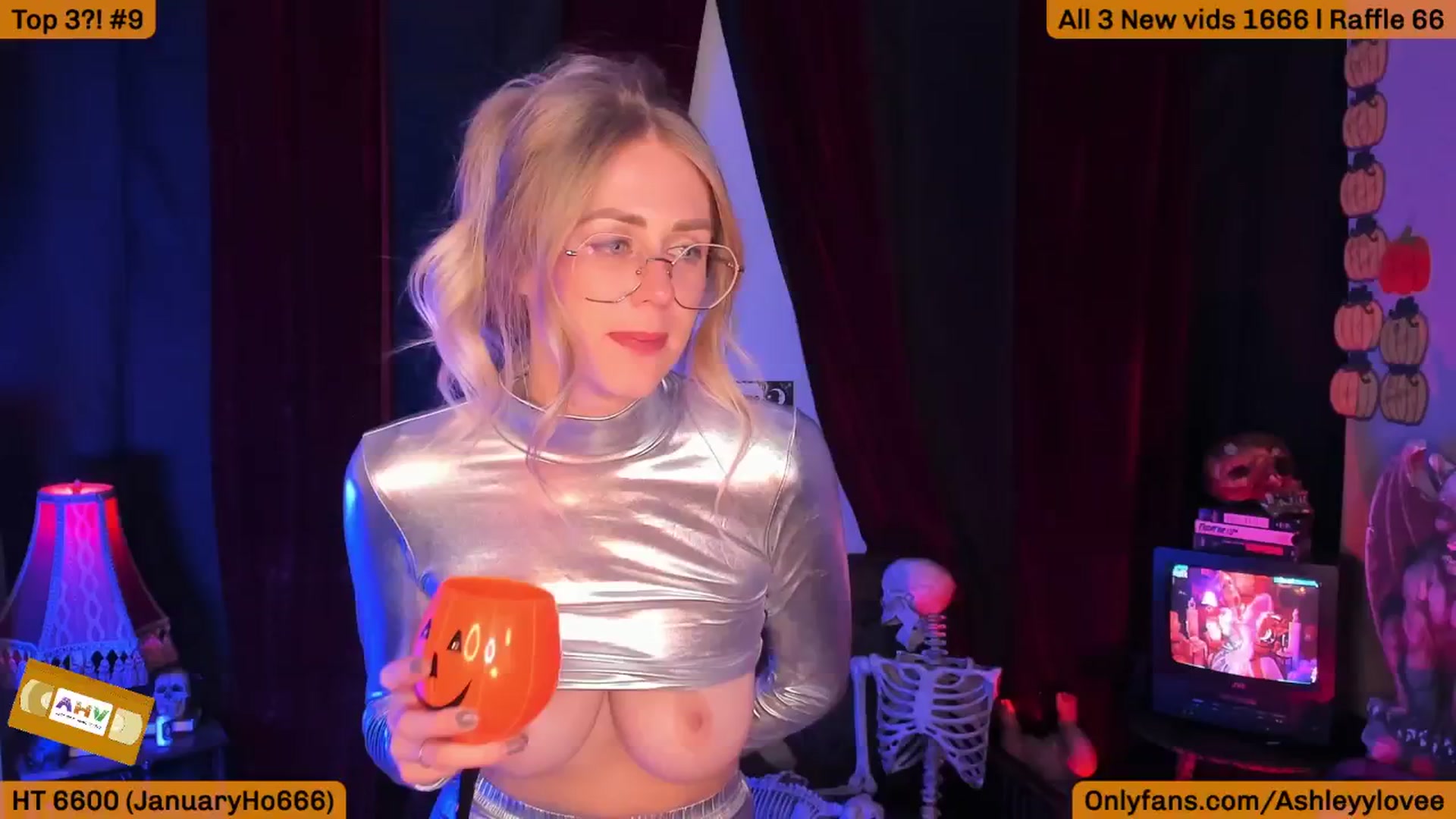 Gallery image thumbnail from AshleyyLovee's myfreecams stream on, 10/12/2025, 01:57 image 15 of 20