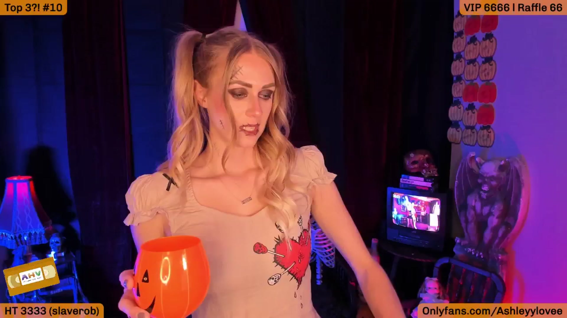Gallery image thumbnail from AshleyyLovee's myfreecams stream on, 10/15/2025, 24:25 image 2 of 20
