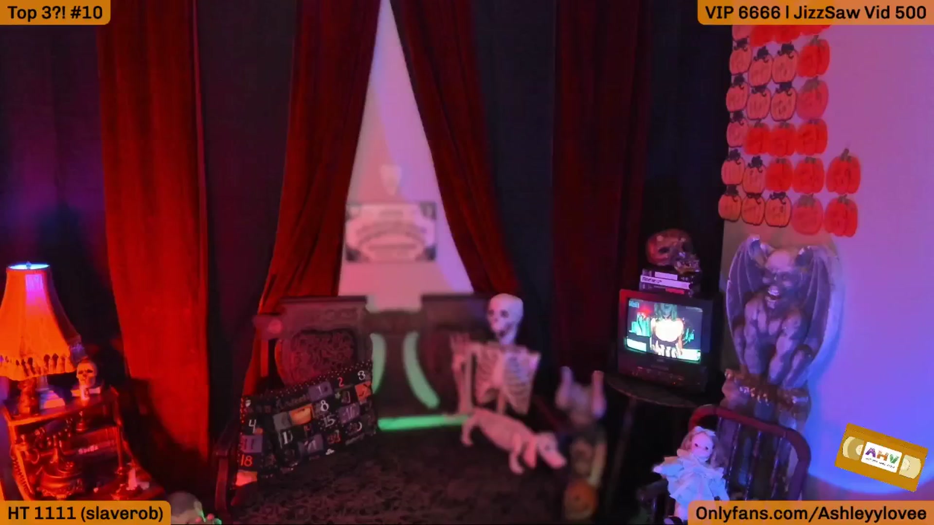 Gallery image thumbnail from AshleyyLovee's myfreecams stream on, 10/17/2025, 02:05 image 12 of 20