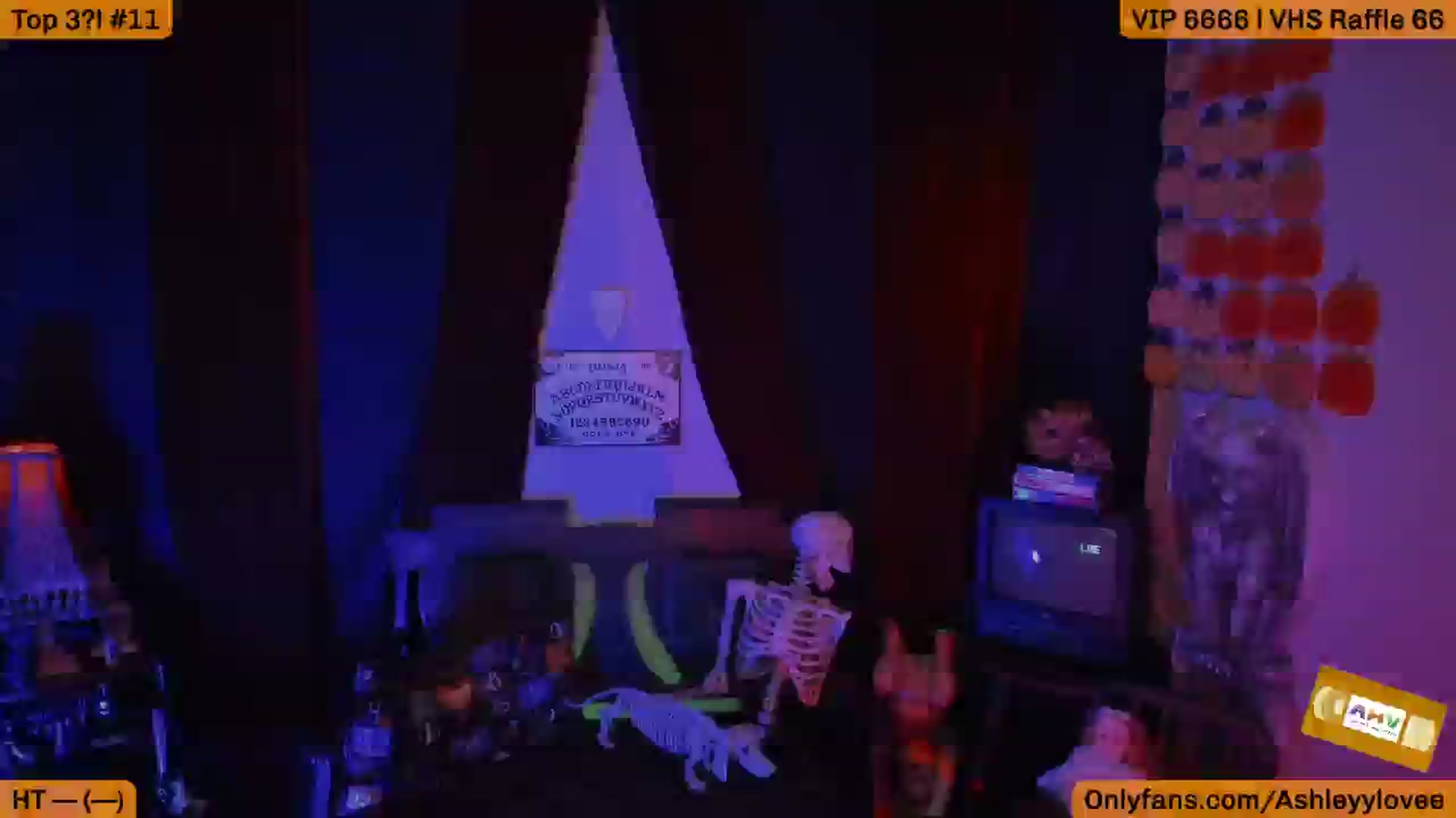 Gallery image thumbnail from AshleyyLovee's myfreecams stream on, 10/17/2025, 21:27 image 4 of 20