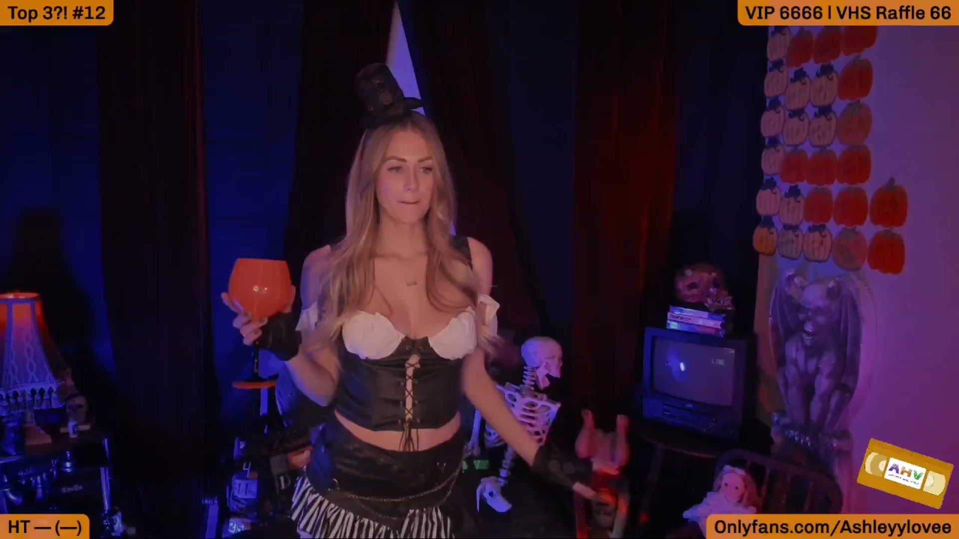 Gallery image thumbnail from AshleyyLovee's myfreecams stream on, 10/17/2025, 21:27 image 15 of 20
