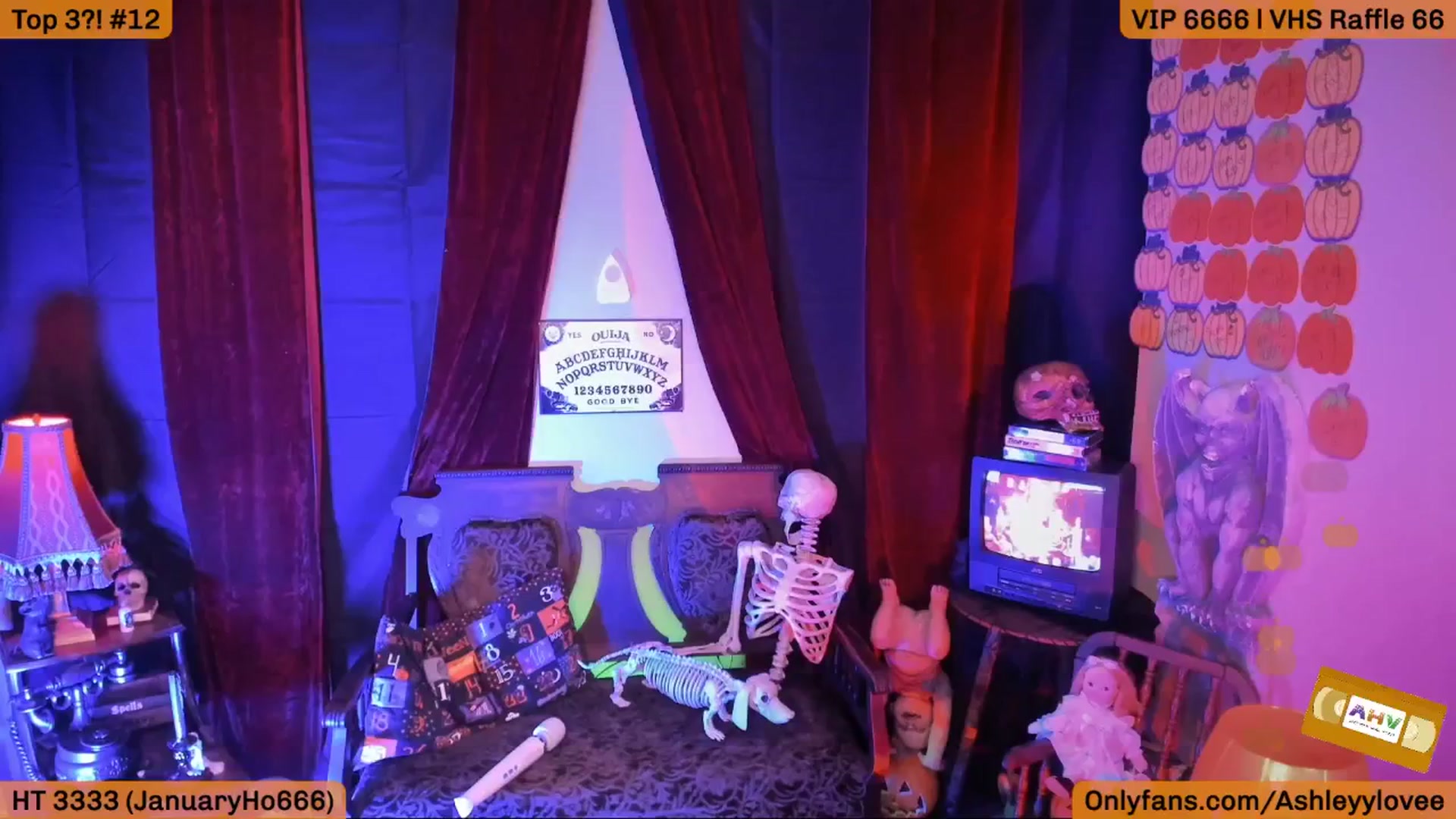 Gallery image thumbnail from AshleyyLovee's myfreecams stream on, 10/17/2025, 23:16 image 14 of 20