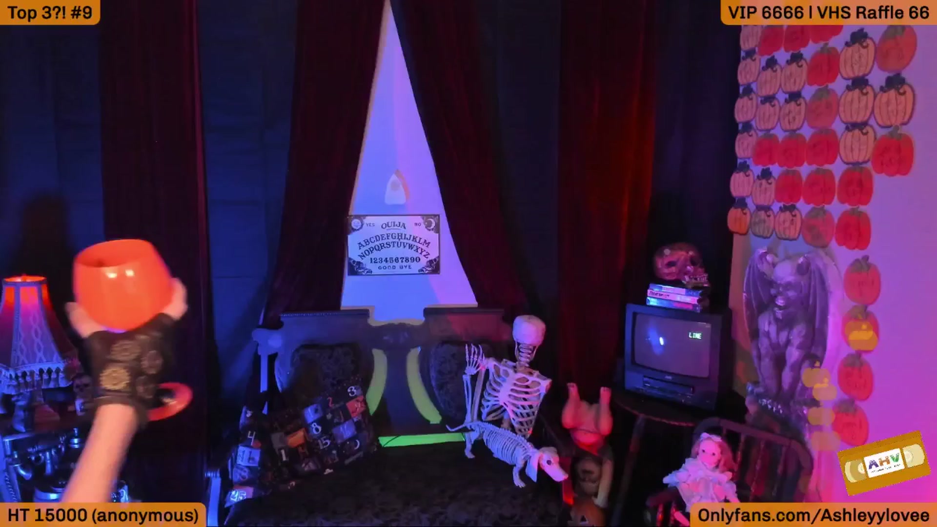Gallery image thumbnail from AshleyyLovee's myfreecams stream on, 10/18/2025, 24:49 image 10 of 20