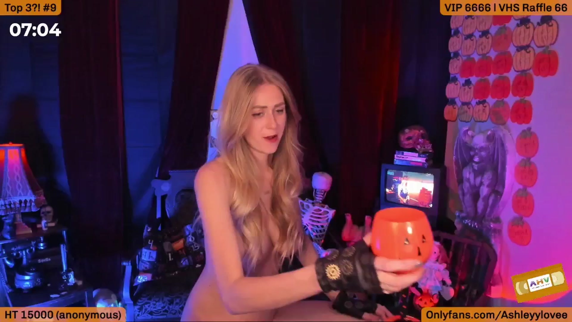 Gallery image thumbnail from AshleyyLovee's myfreecams stream on, 10/18/2025, 24:49 image 18 of 20