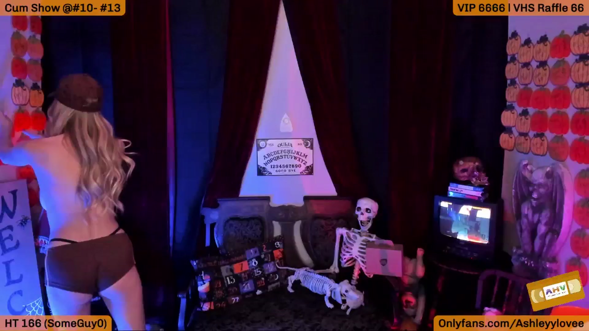 Gallery image thumbnail from AshleyyLovee's myfreecams stream on, 10/22/2025, 24:52 image 5 of 20