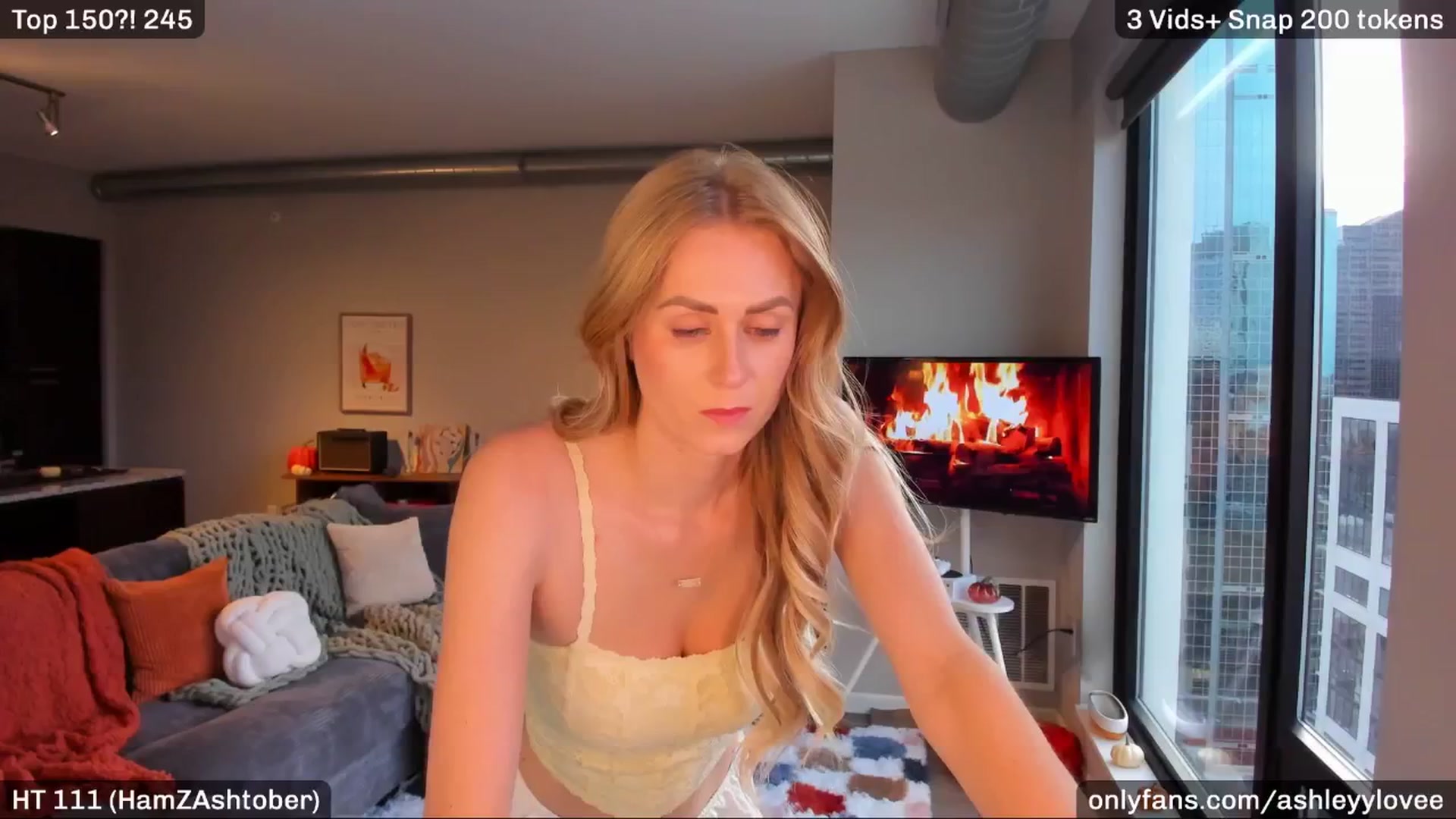 Gallery image thumbnail from AshleyyLovee's myfreecams stream on, 11/11/2025, 24:03 image 2 of 20