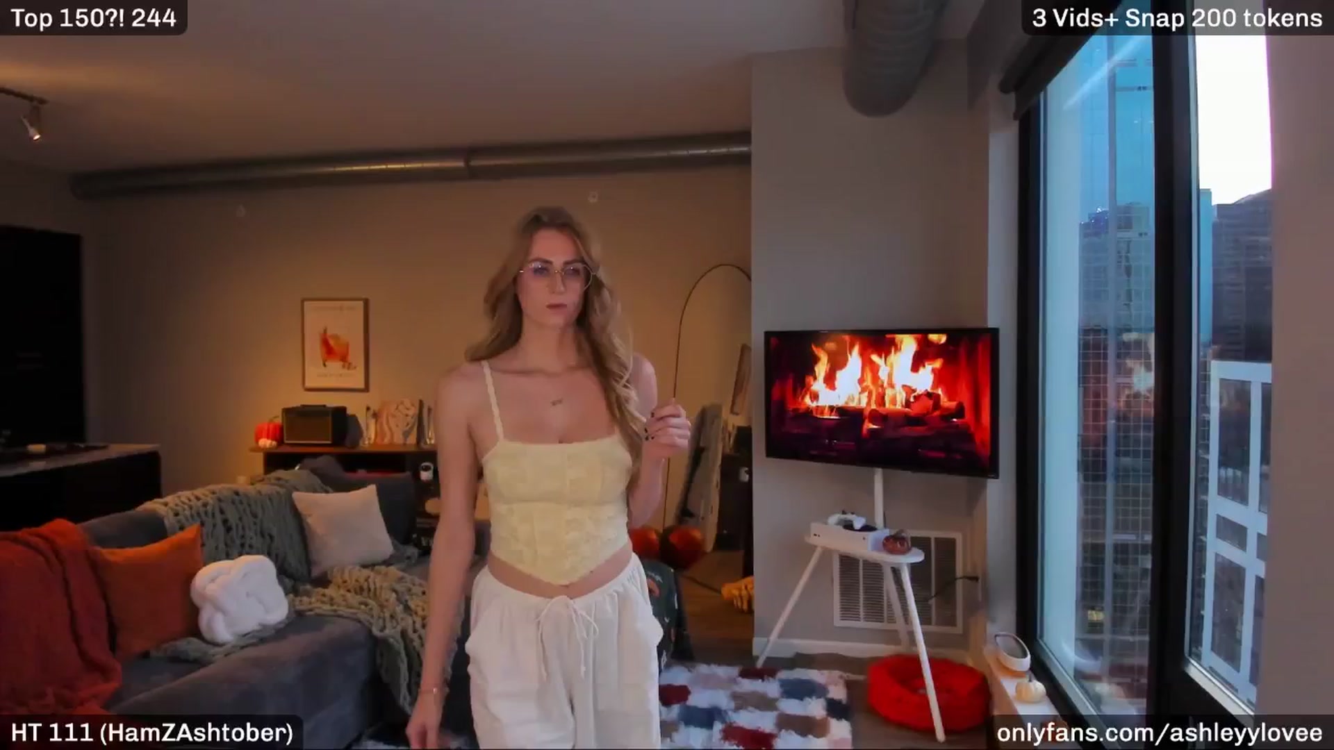 Gallery image thumbnail from AshleyyLovee's myfreecams stream on, 11/11/2025, 24:03 image 4 of 20