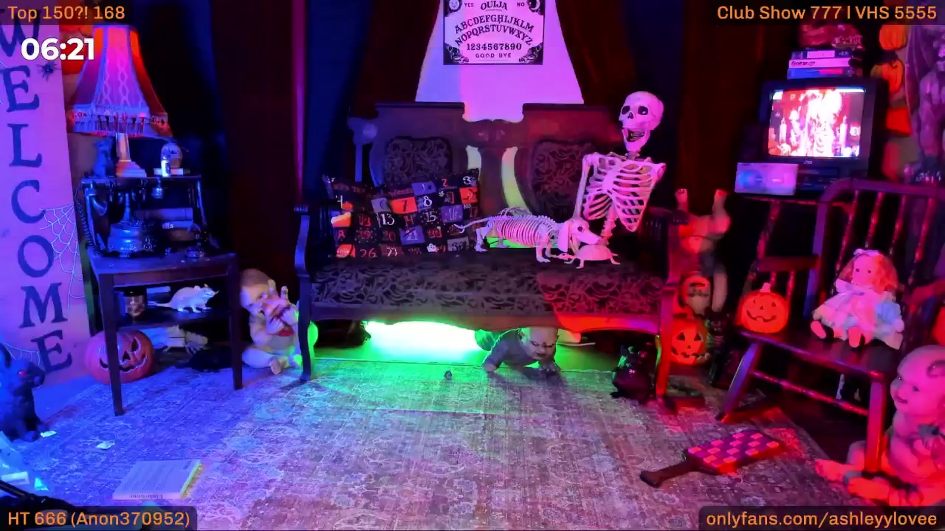 Gallery image thumbnail from AshleyyLovee's myfreecams stream on, 11/16/2025, 01:24 image 10 of 20