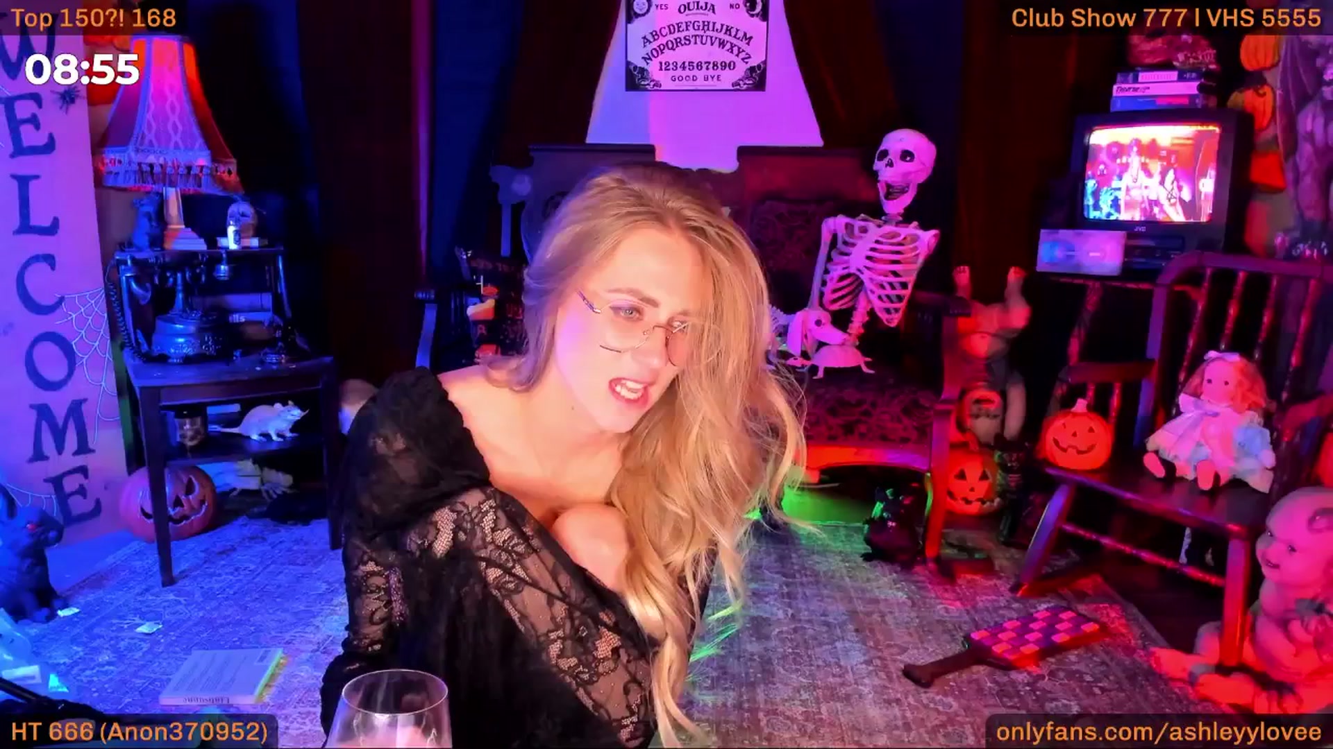 Gallery image thumbnail from AshleyyLovee's myfreecams stream on, 11/16/2025, 01:24 image 9 of 20