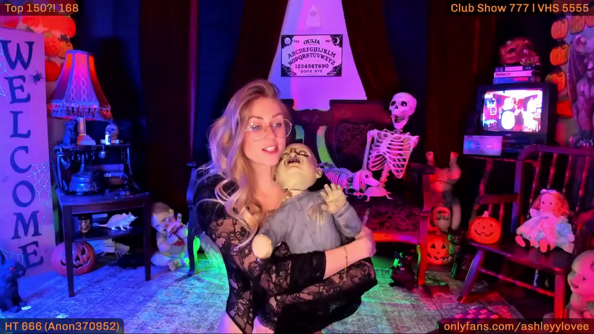 Gallery image thumbnail from AshleyyLovee's myfreecams stream on, 11/16/2025, 01:24 image 2 of 20