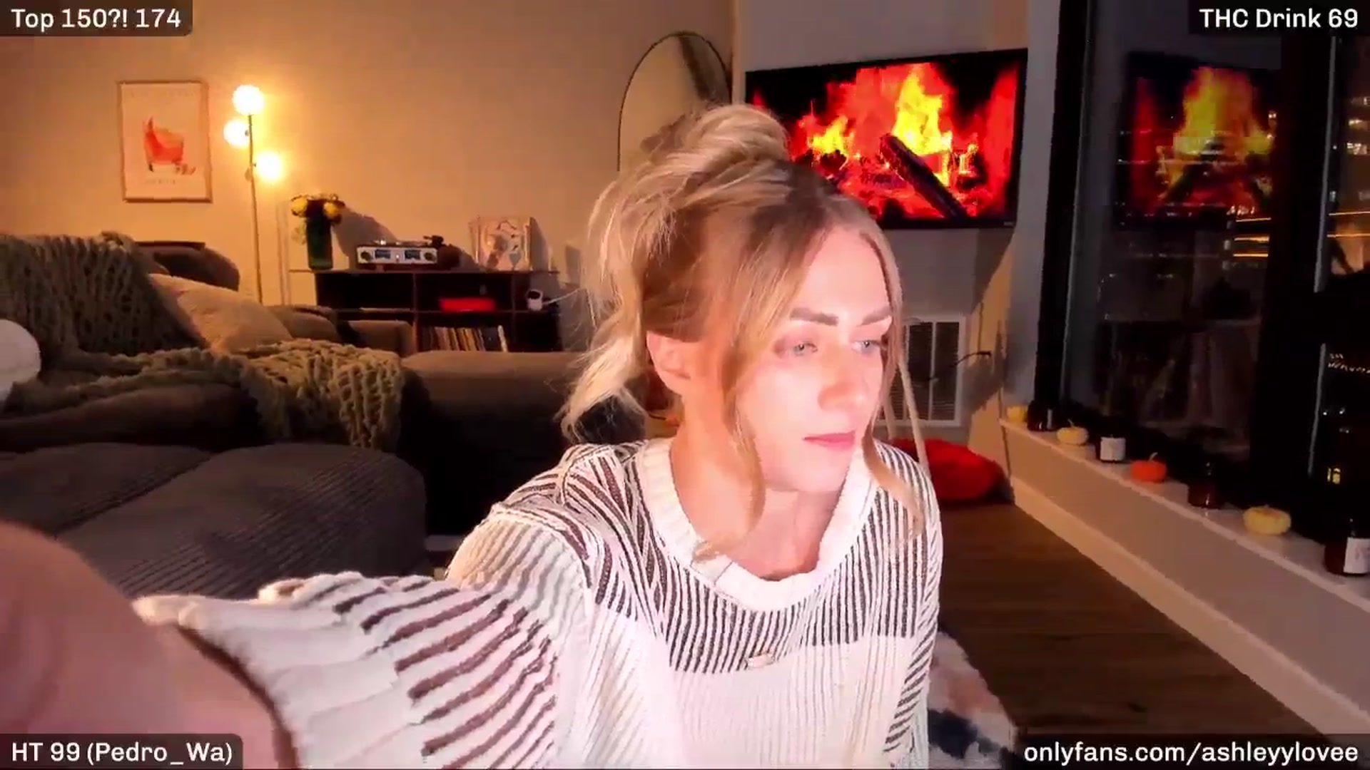 Gallery image thumbnail from AshleyyLovee's myfreecams stream on, 11/18/2025, 24:33 image 10 of 20