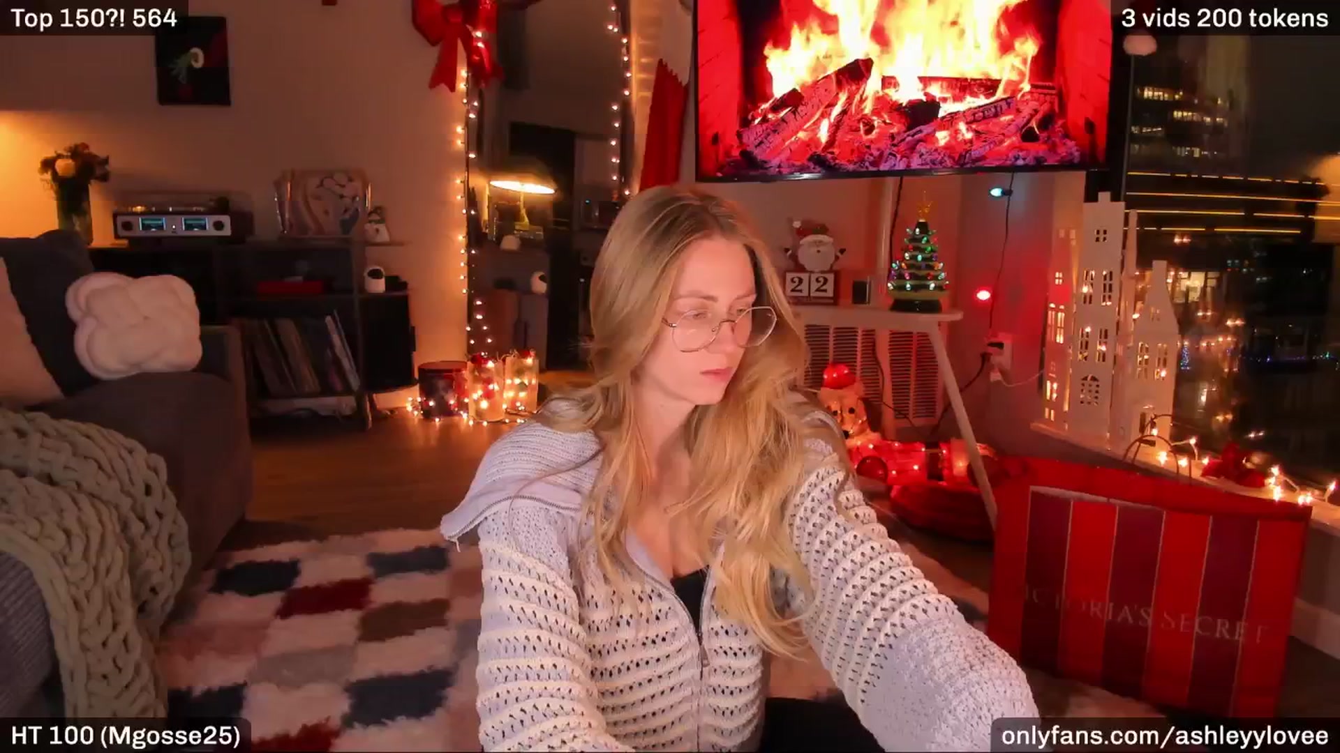 Gallery image thumbnail from AshleyyLovee's myfreecams stream on, 12/06/2025, 02:17 image 2 of 20