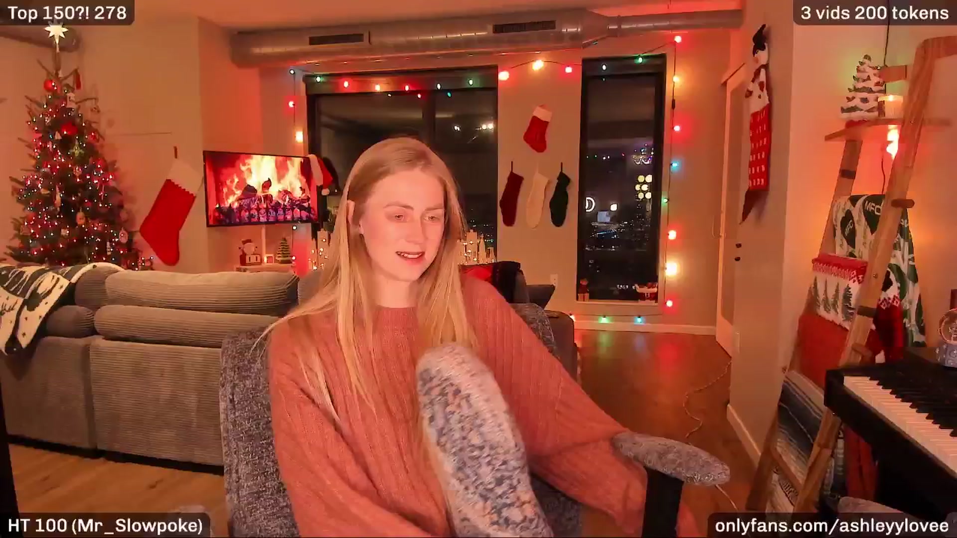 Gallery image thumbnail from AshleyyLovee's myfreecams stream on, 12/16/2025, 02:53 image 2 of 20
