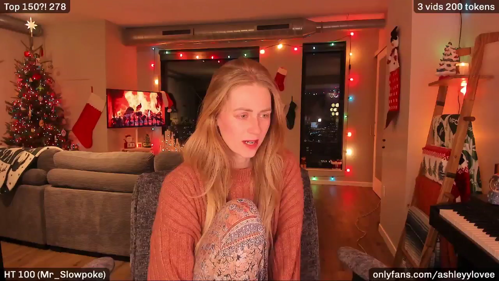 Gallery image thumbnail from AshleyyLovee's myfreecams stream on, 12/16/2025, 02:53 image 4 of 20