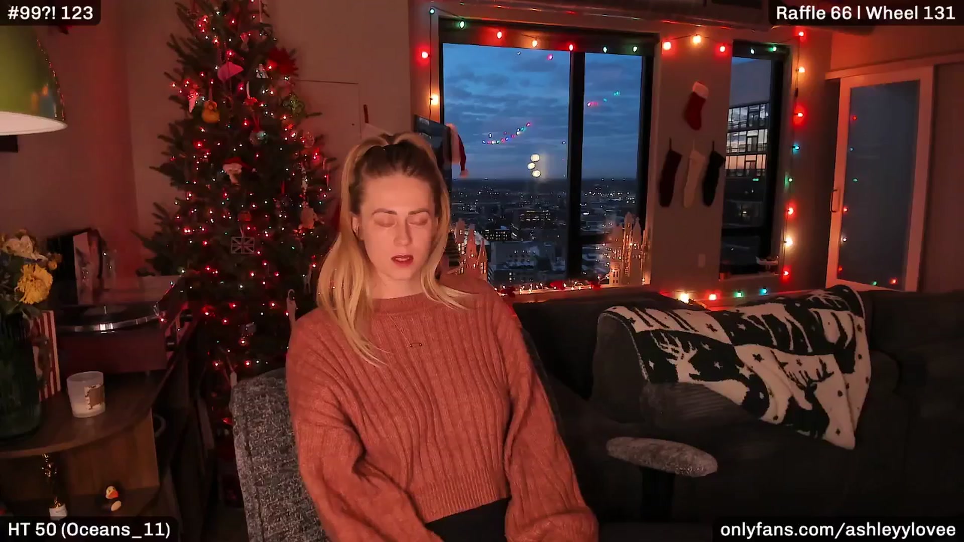 Gallery image thumbnail from AshleyyLovee's myfreecams stream on, 12/19/2025, 23:27 image 1 of 20