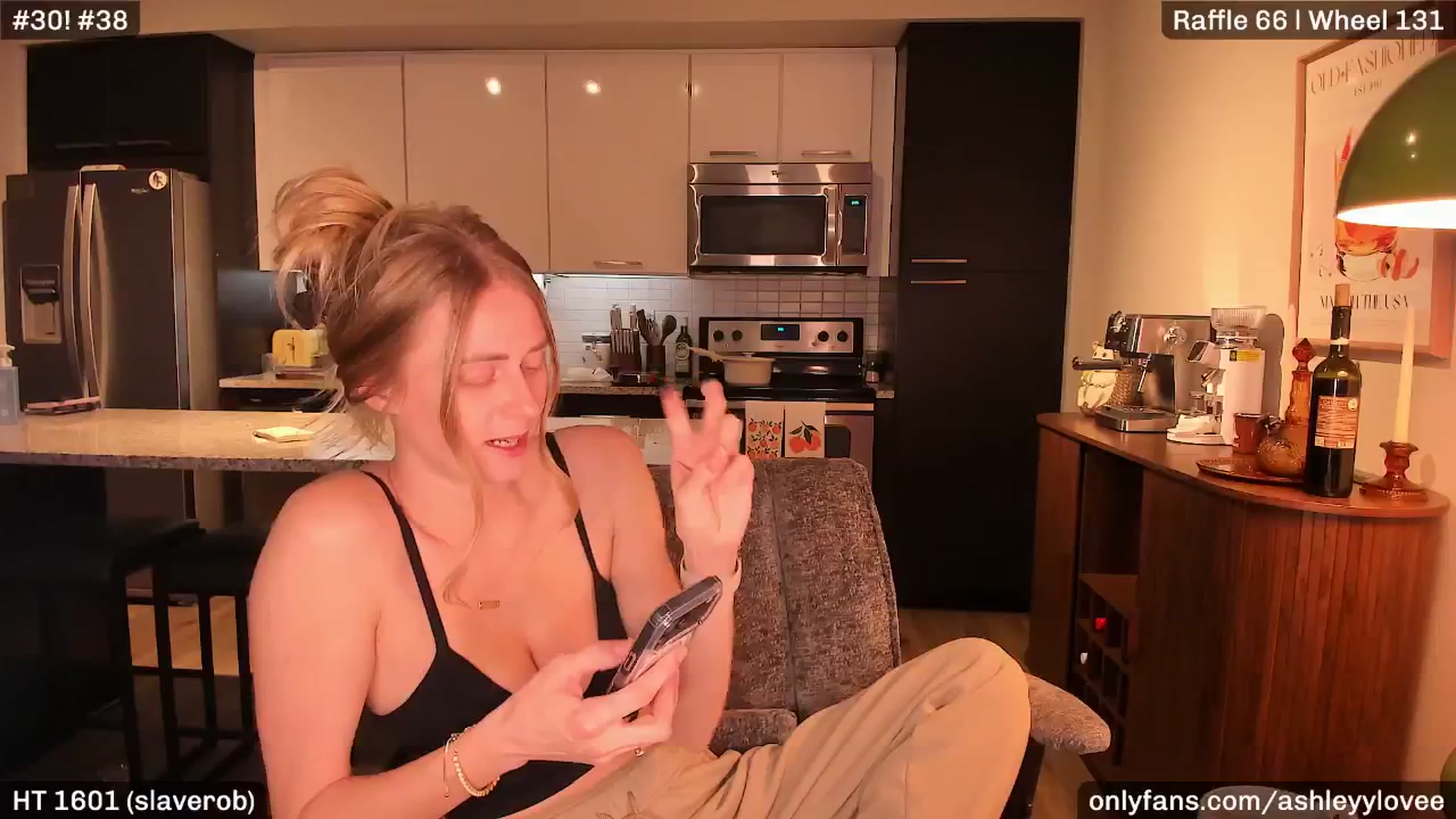 Gallery image thumbnail from AshleyyLovee's myfreecams stream on, 01/09/2026, 01:17 image 13 of 20
