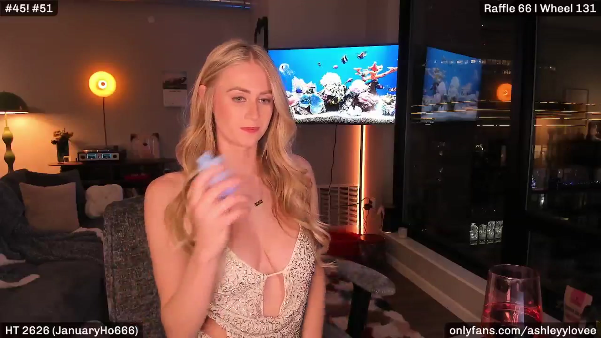 Gallery image thumbnail from AshleyyLovee's myfreecams stream on, 01/17/2026, 02:14 image 12 of 20