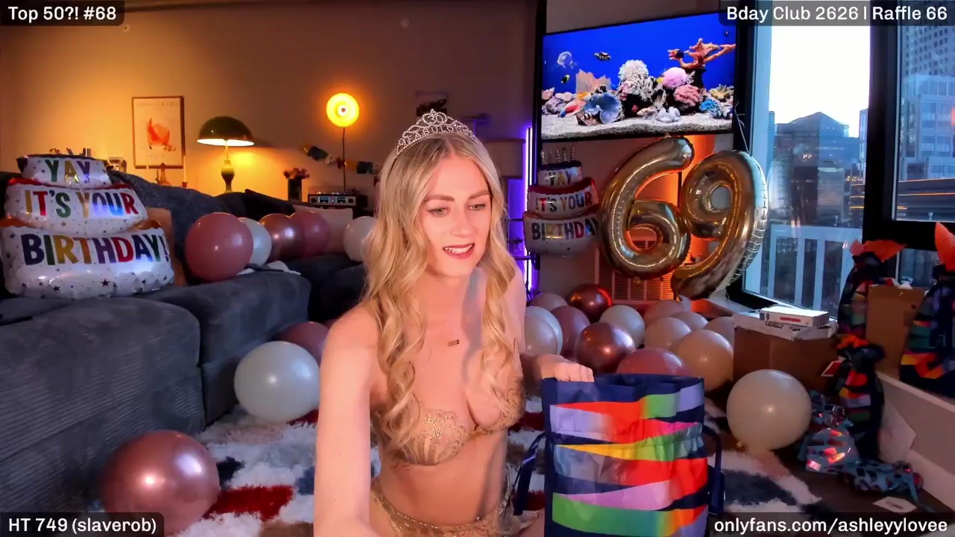 Gallery image thumbnail from AshleyyLovee's myfreecams stream on, 02/01/2026, 24:03 image 14 of 20