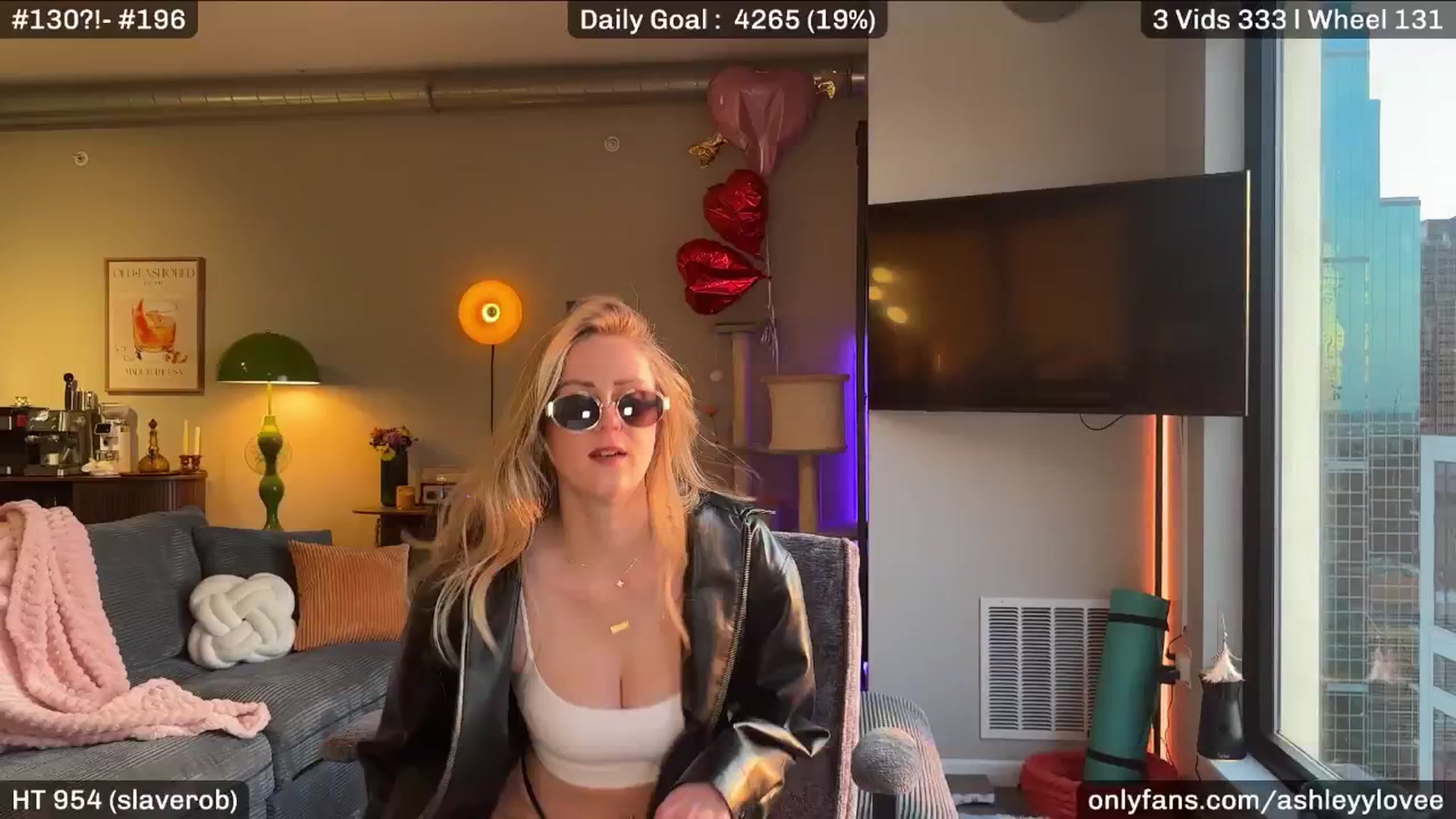 Gallery image thumbnail from AshleyyLovee's myfreecams stream on, 03/31/2026, 01:05 image 10 of 20