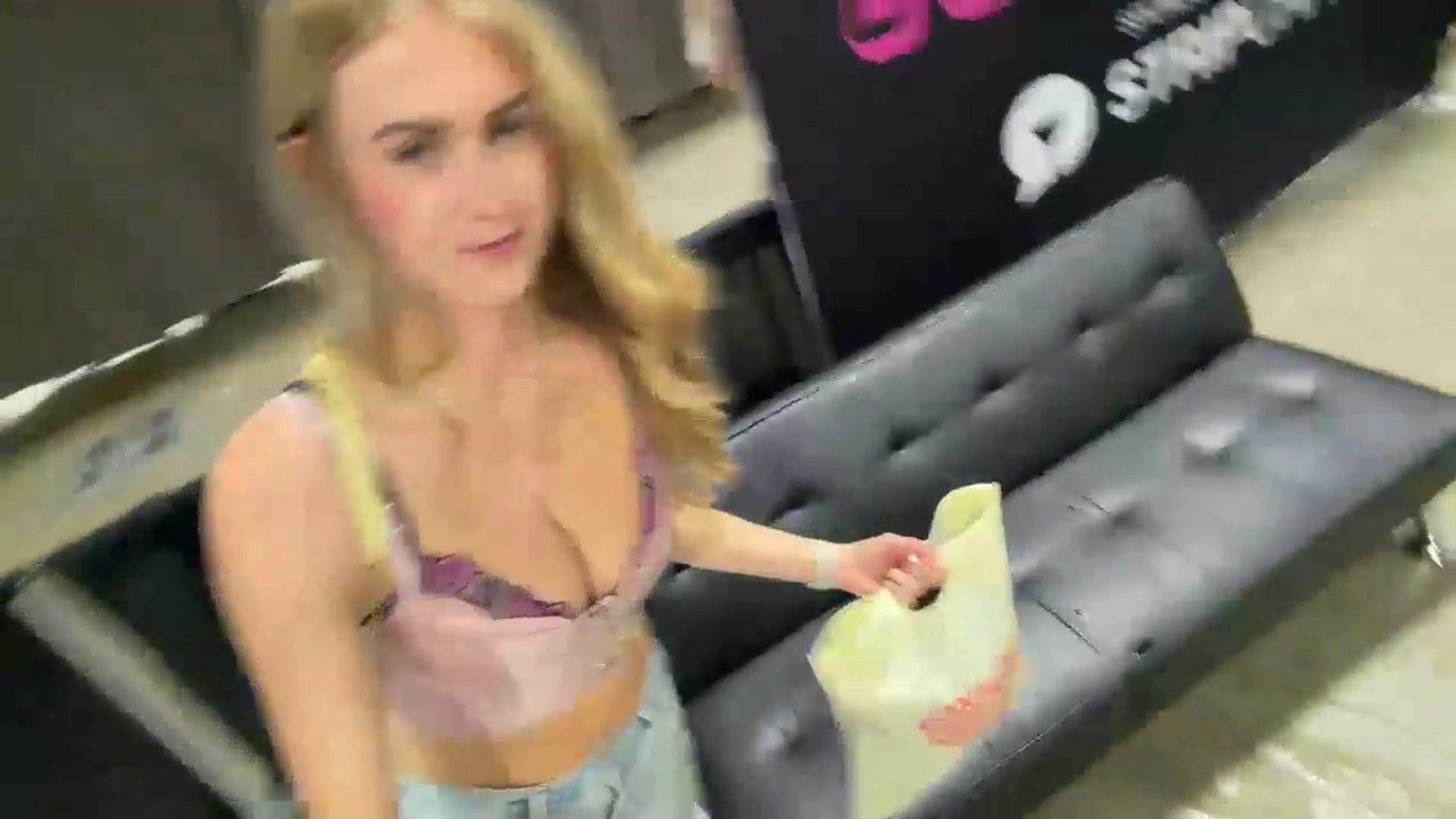Gallery image thumbnail from AshleyyLovee's myfreecams stream on, 06/27/2026, 03:50 image 5 of 20