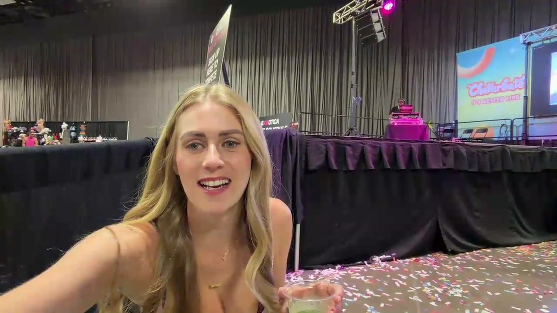 Gallery image thumbnail from AshleyyLovee's myfreecams stream on, 06/27/2026, 03:50 image 9 of 20