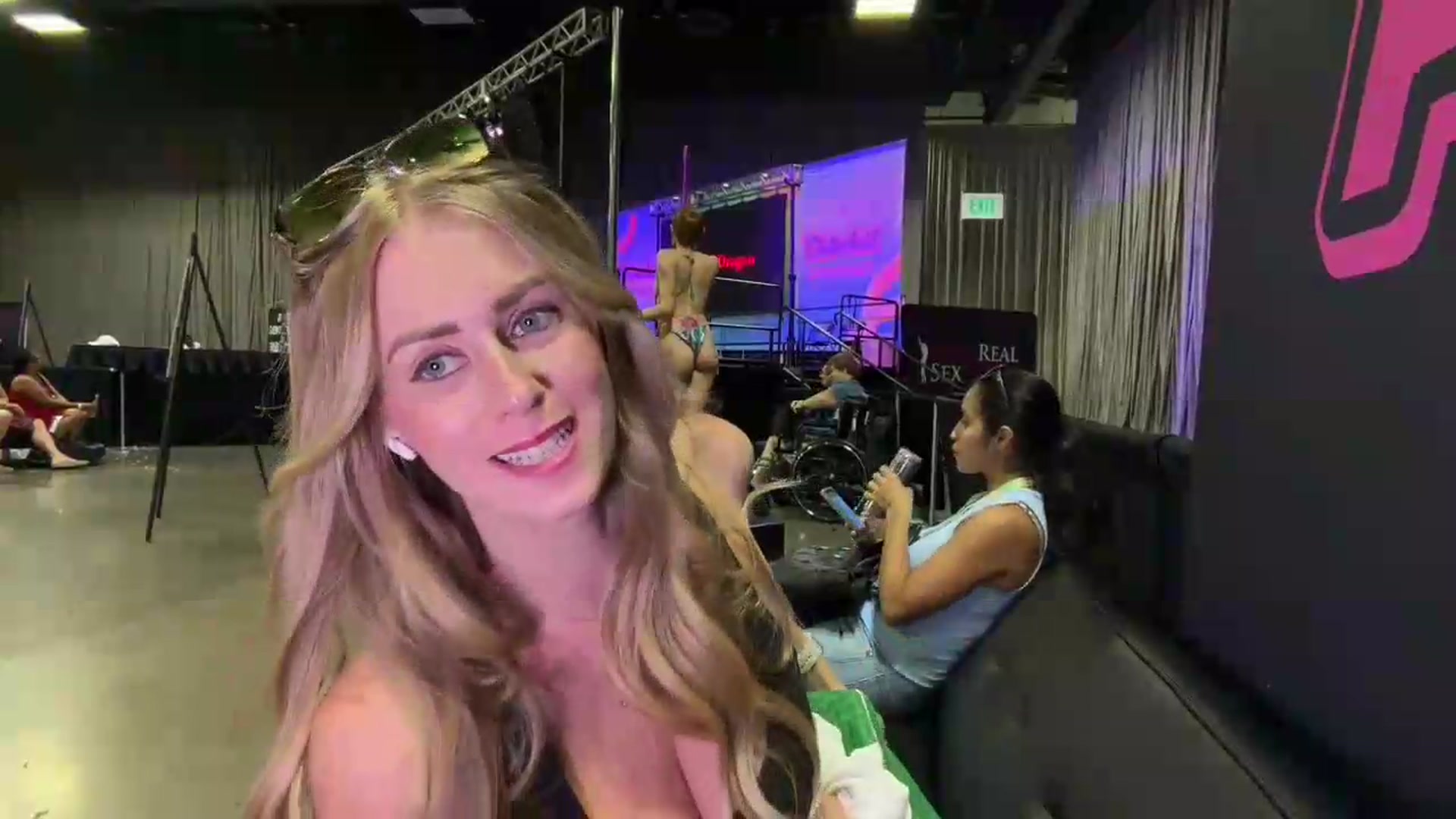 Gallery image thumbnail from AshleyyLovee's myfreecams stream on, 06/27/2026, 23:19 image 13 of 20