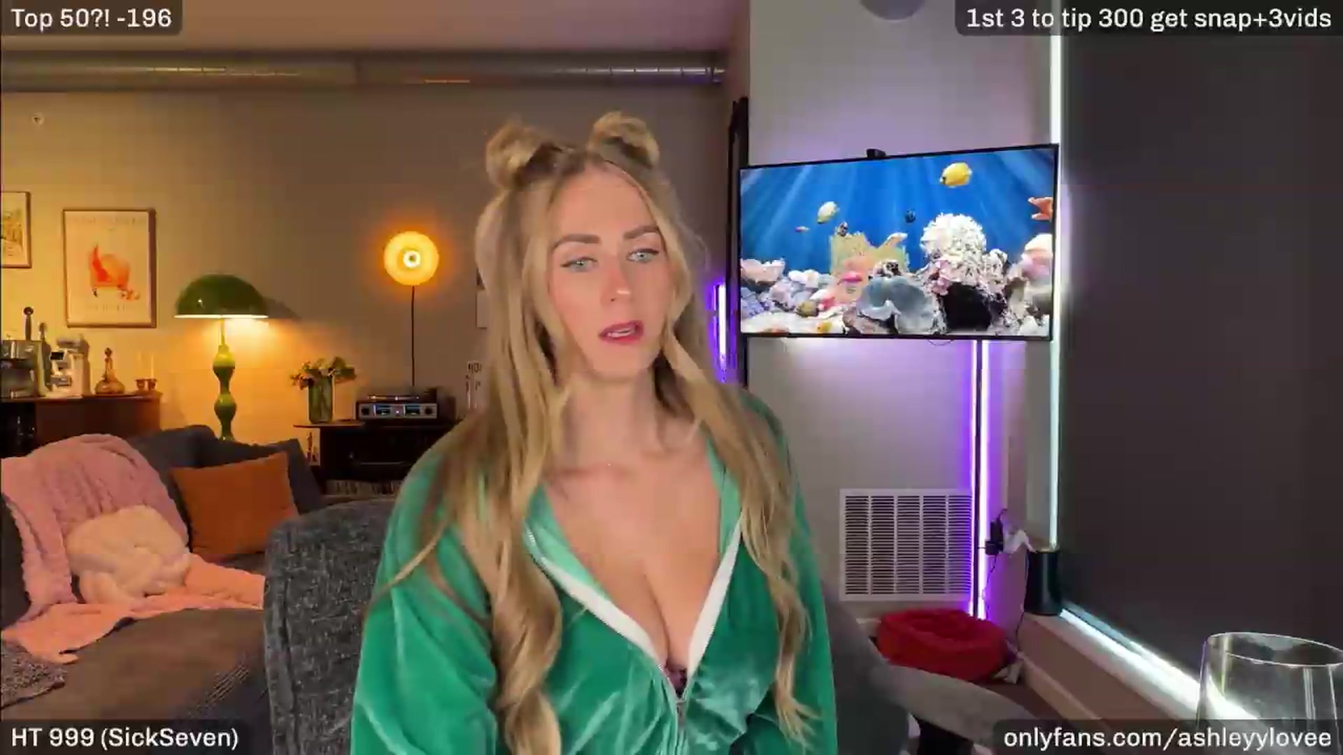 Gallery image thumbnail from AshleyyLovee's myfreecams stream on, 08/01/2026, 21:35 image 6 of 20