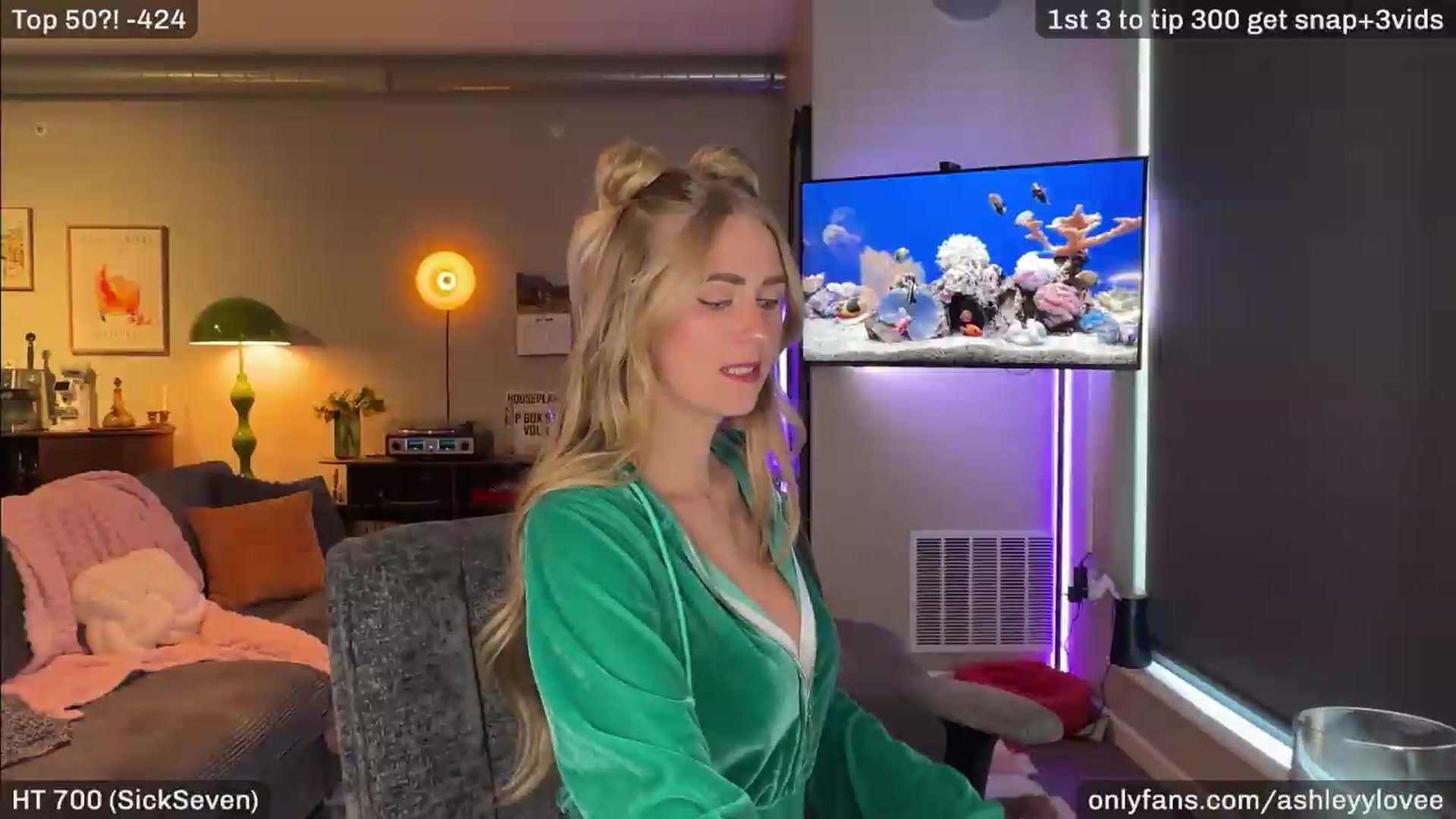 Gallery image thumbnail from AshleyyLovee's myfreecams stream on, 08/01/2026, 21:35 image 2 of 20